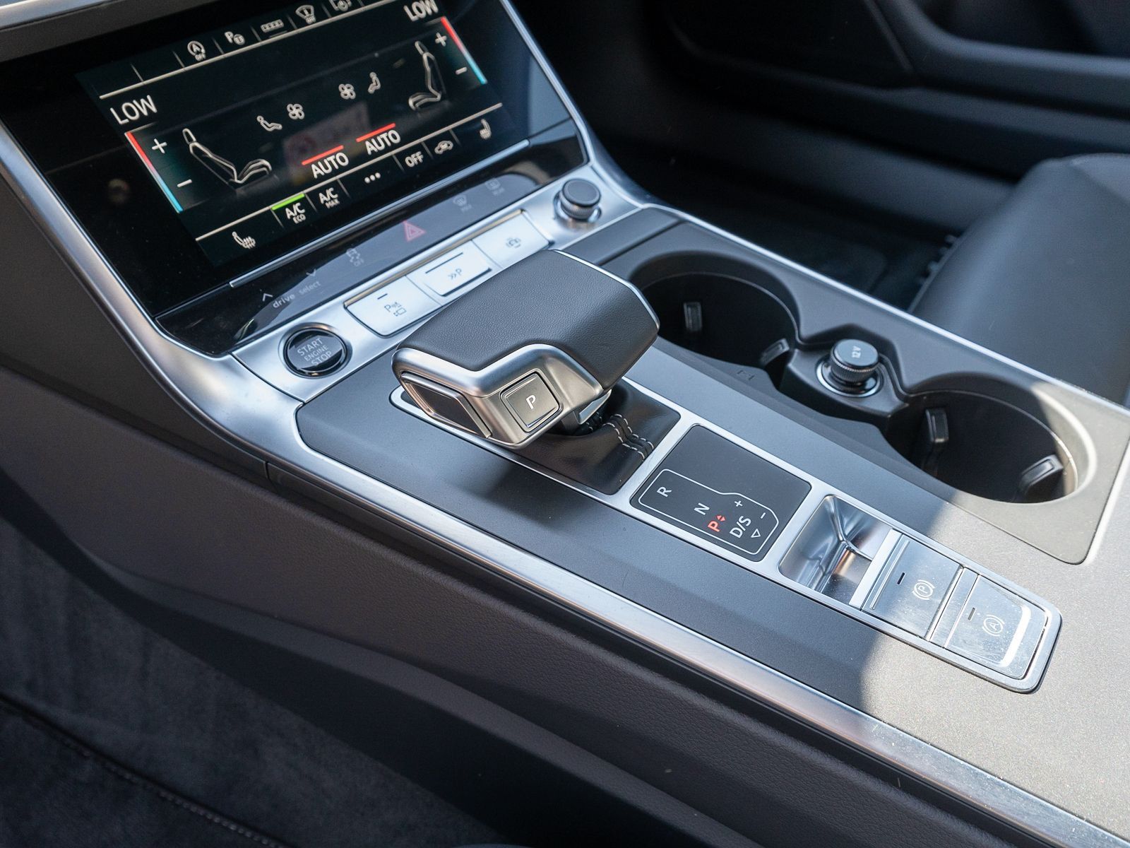 Fahrzeugabbildung Audi A6 Avant advanced 45TFSI Navi Matrix Pano AHK VC