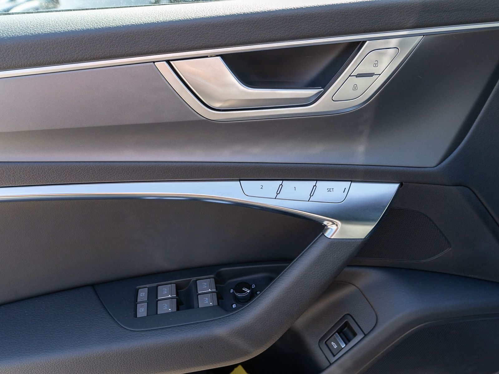 Fahrzeugabbildung Audi A6 Avant advanced 45TFSI Navi Matrix Pano AHK VC