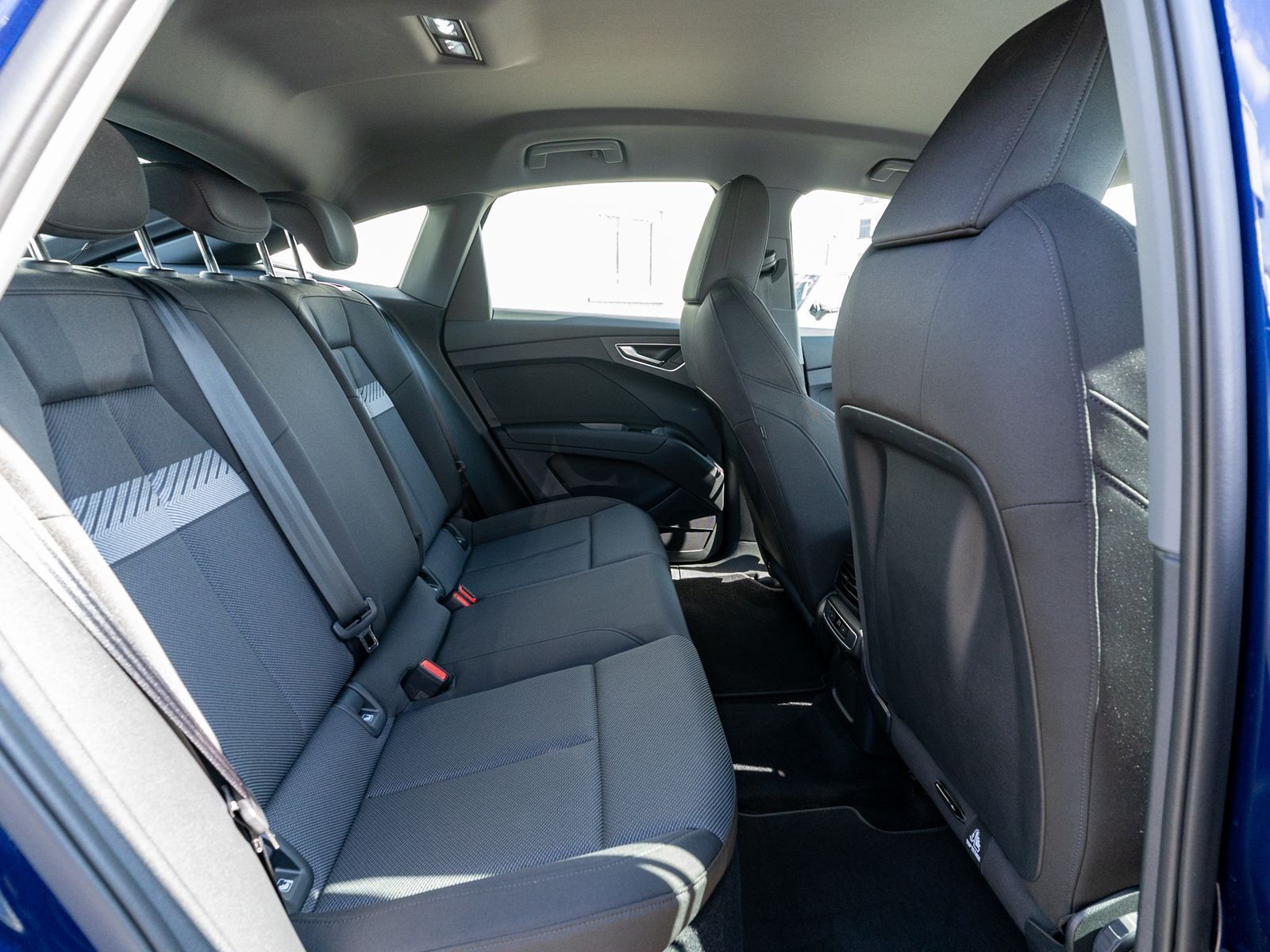 Fahrzeugabbildung Audi Q4 Sportback advanced 40 e-tron LED Navi RFK ACC
