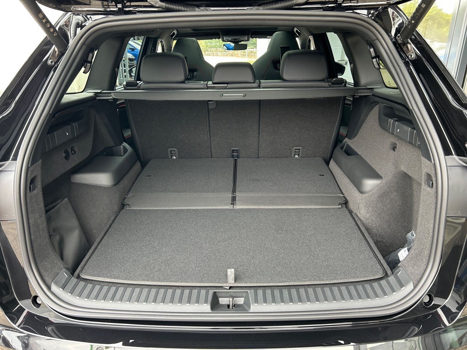 Fahrzeugabbildung SKODA Kodiaq RS 2,0TSI 265PS DSG 4x4 360° ACC SHZ Pano