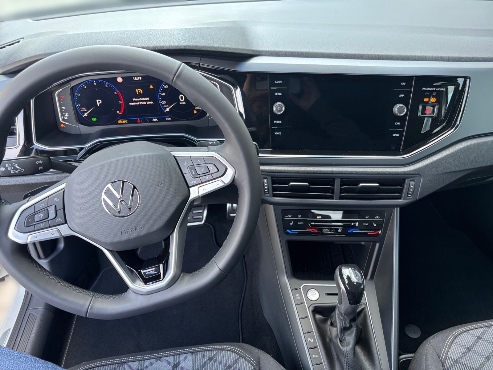 Fahrzeugabbildung Volkswagen Taigo R-Line 1,5 l TSI 150 PS DSG NAVI AHK Kamer
