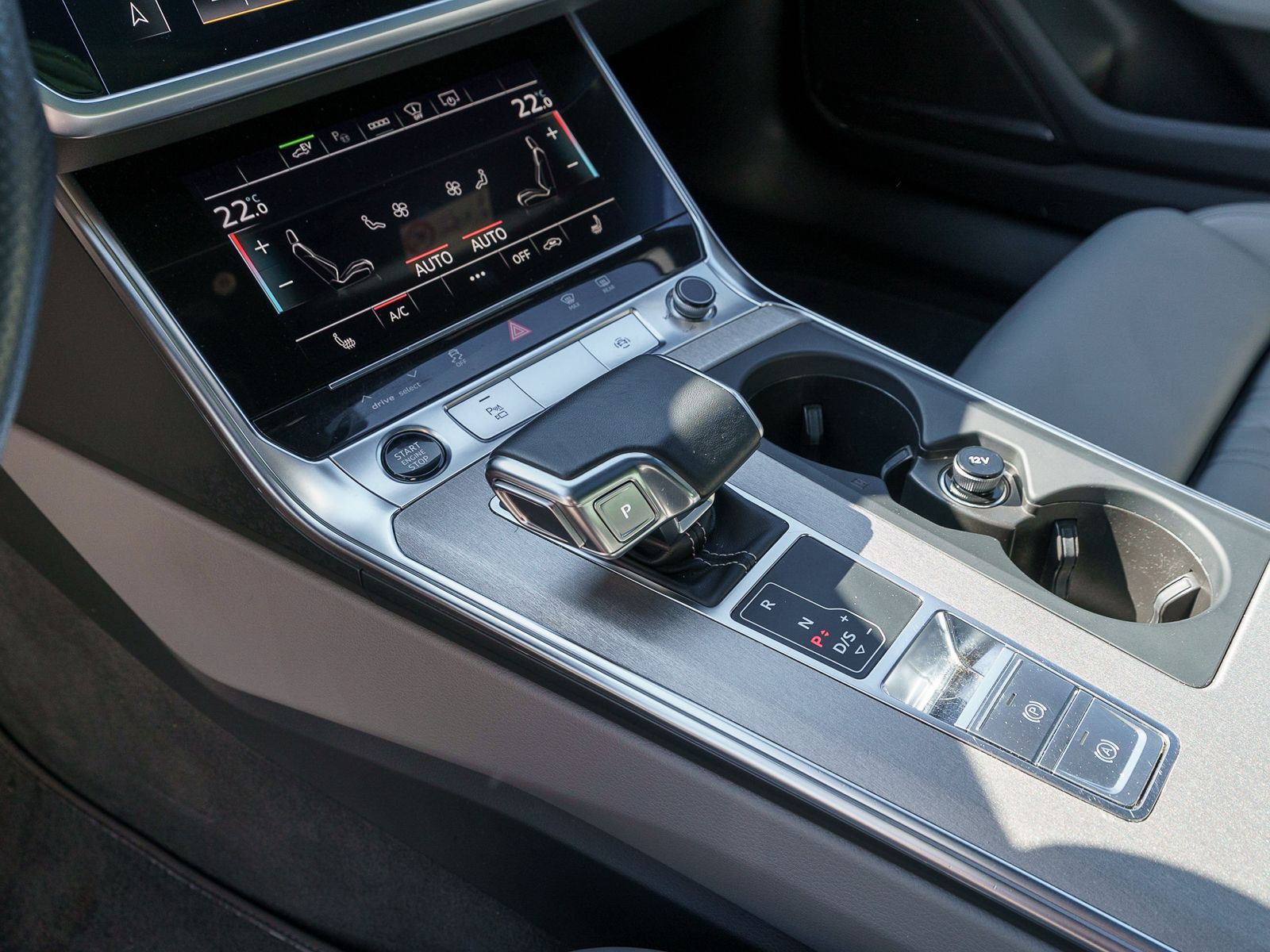Fahrzeugabbildung Audi A6 Limousine S line 55TFSI e quatt Stronic Pano