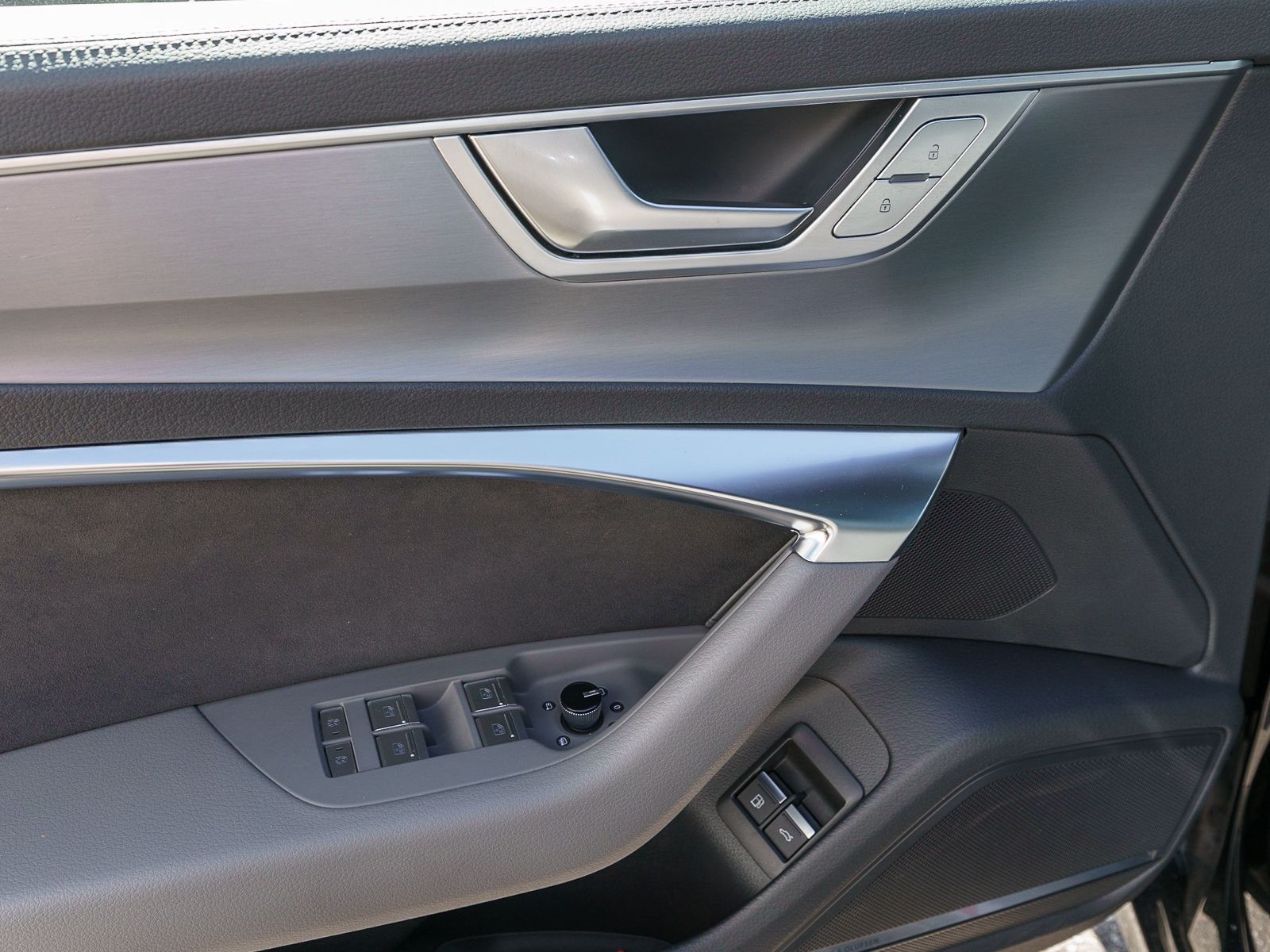 Fahrzeugabbildung Audi A6 Limousine S line 55TFSI e quatt Stronic Pano