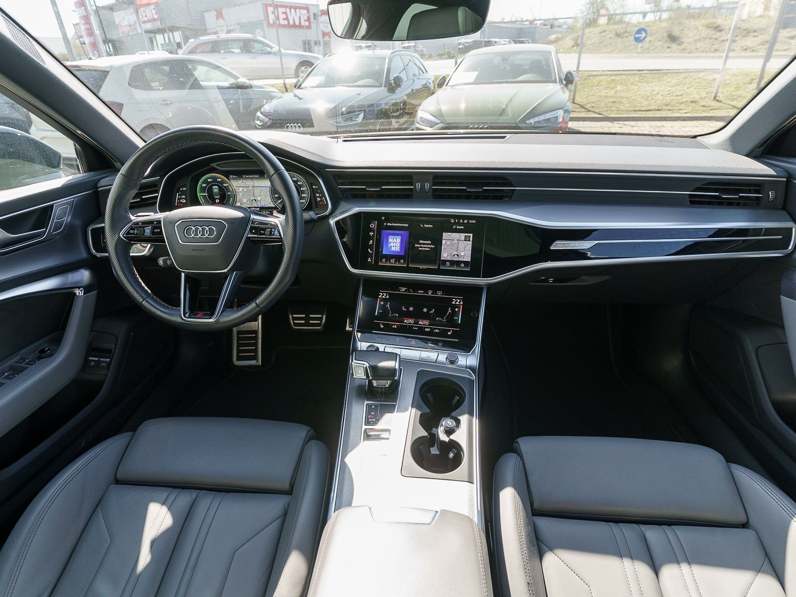 Fahrzeugabbildung Audi A6 Limousine S line 55TFSI e quatt Stronic Pano