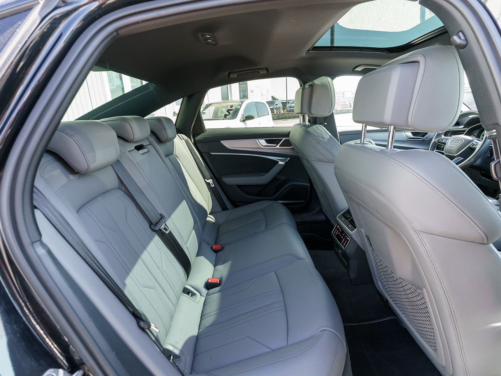 Fahrzeugabbildung Audi A6 Limousine S line 55TFSI e quatt Stronic Pano