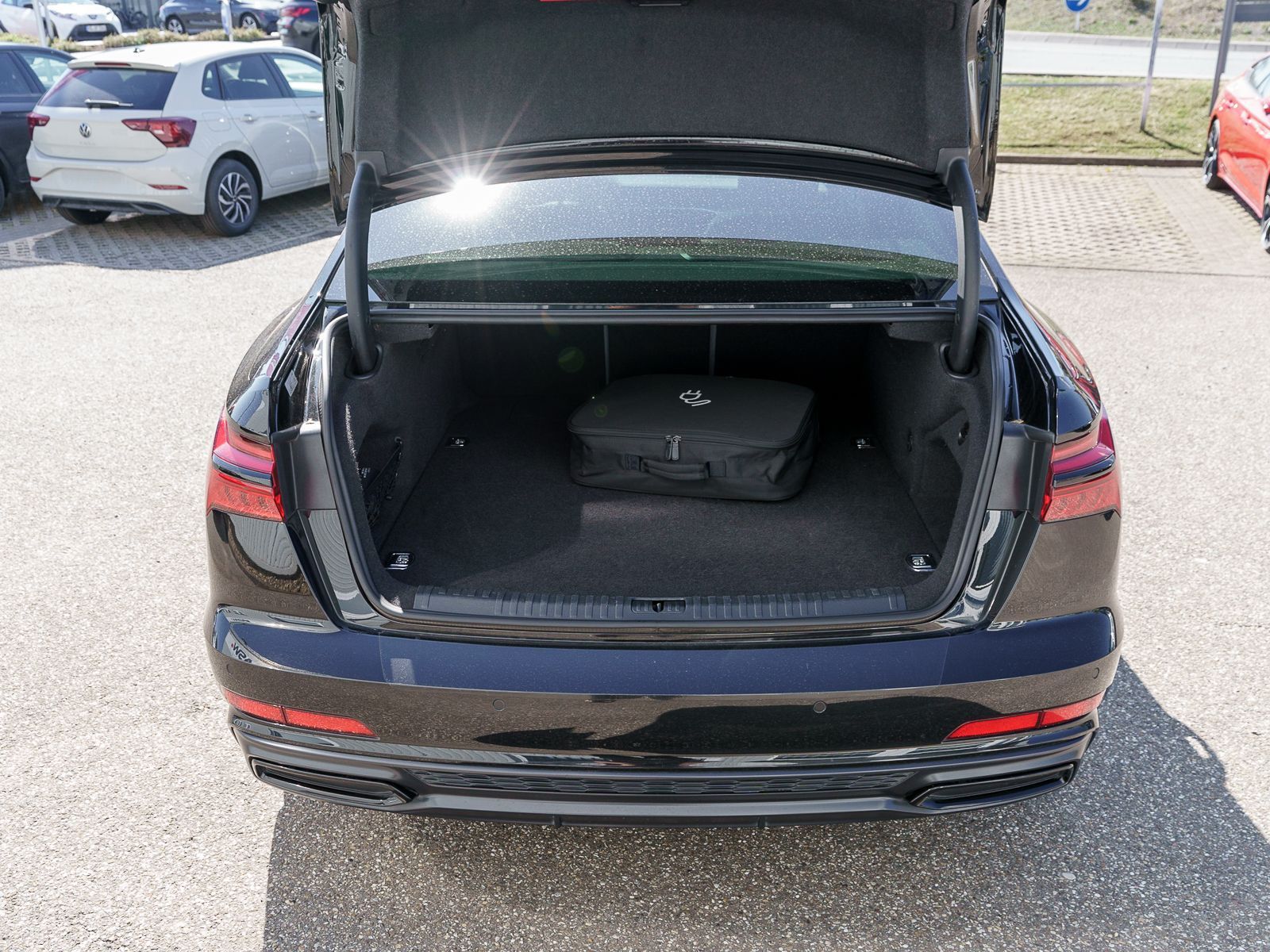 Fahrzeugabbildung Audi A6 Limousine S line 55TFSI e quatt Stronic Pano