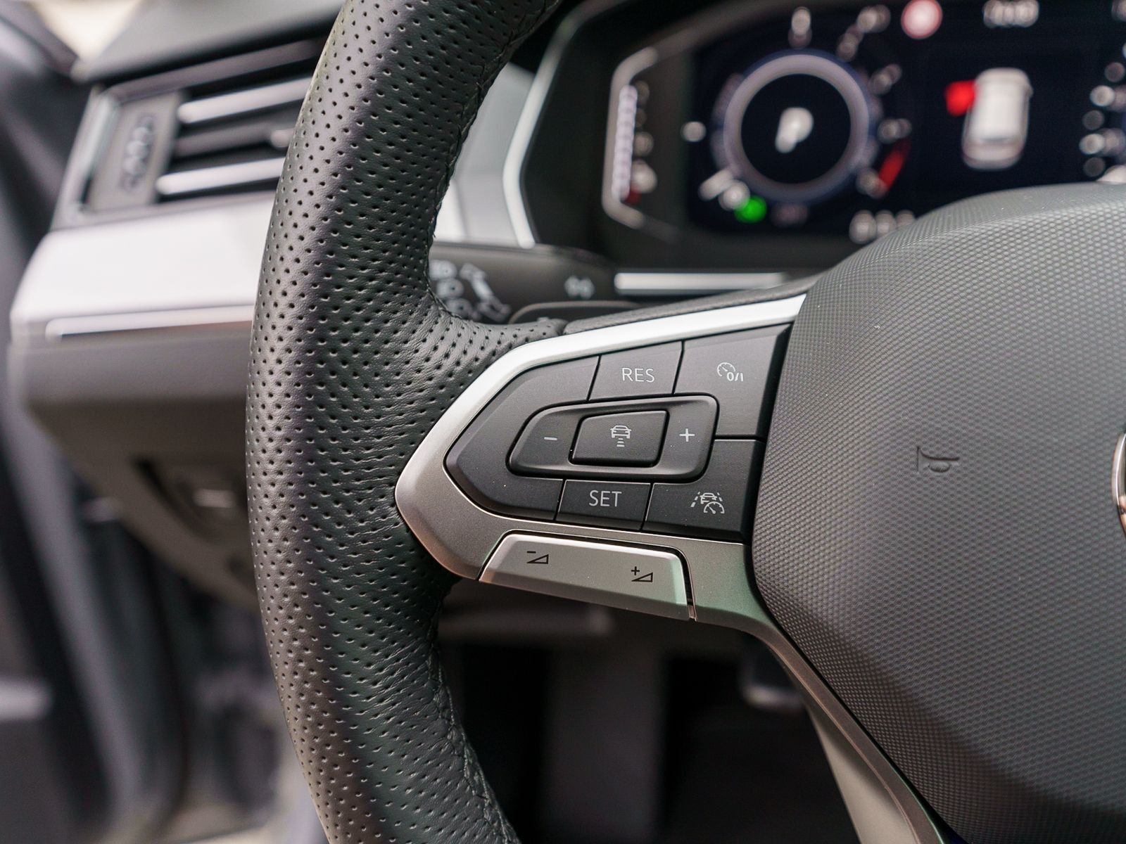 Fahrzeugabbildung Volkswagen Passat Variant GTE 1,4 eHybrid DSG LED NAVI AHK