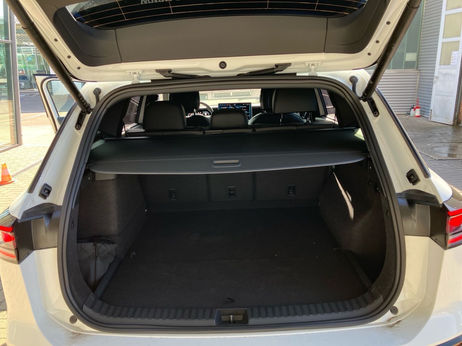 Fahrzeugabbildung Volkswagen Tayron R-Line 1,5 l eHybrid DSG