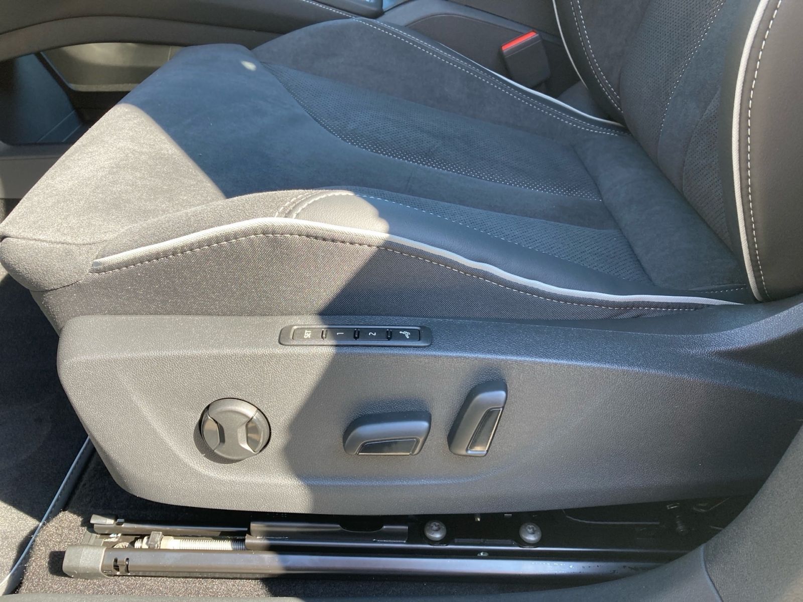 Fahrzeugabbildung SKODA Enyaq Coupe 85 Sportline 285PS ACC 360° SHZ AHK
