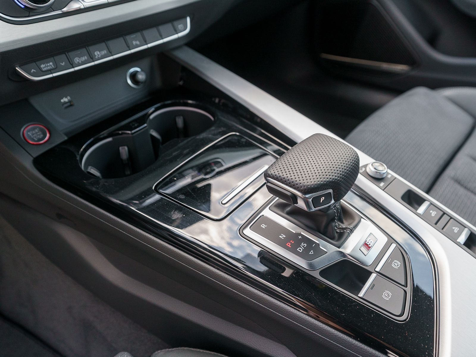 Fahrzeugabbildung Audi S5 Cabrio 3.0 TFSI quattro Navi Matrix RFK VC
