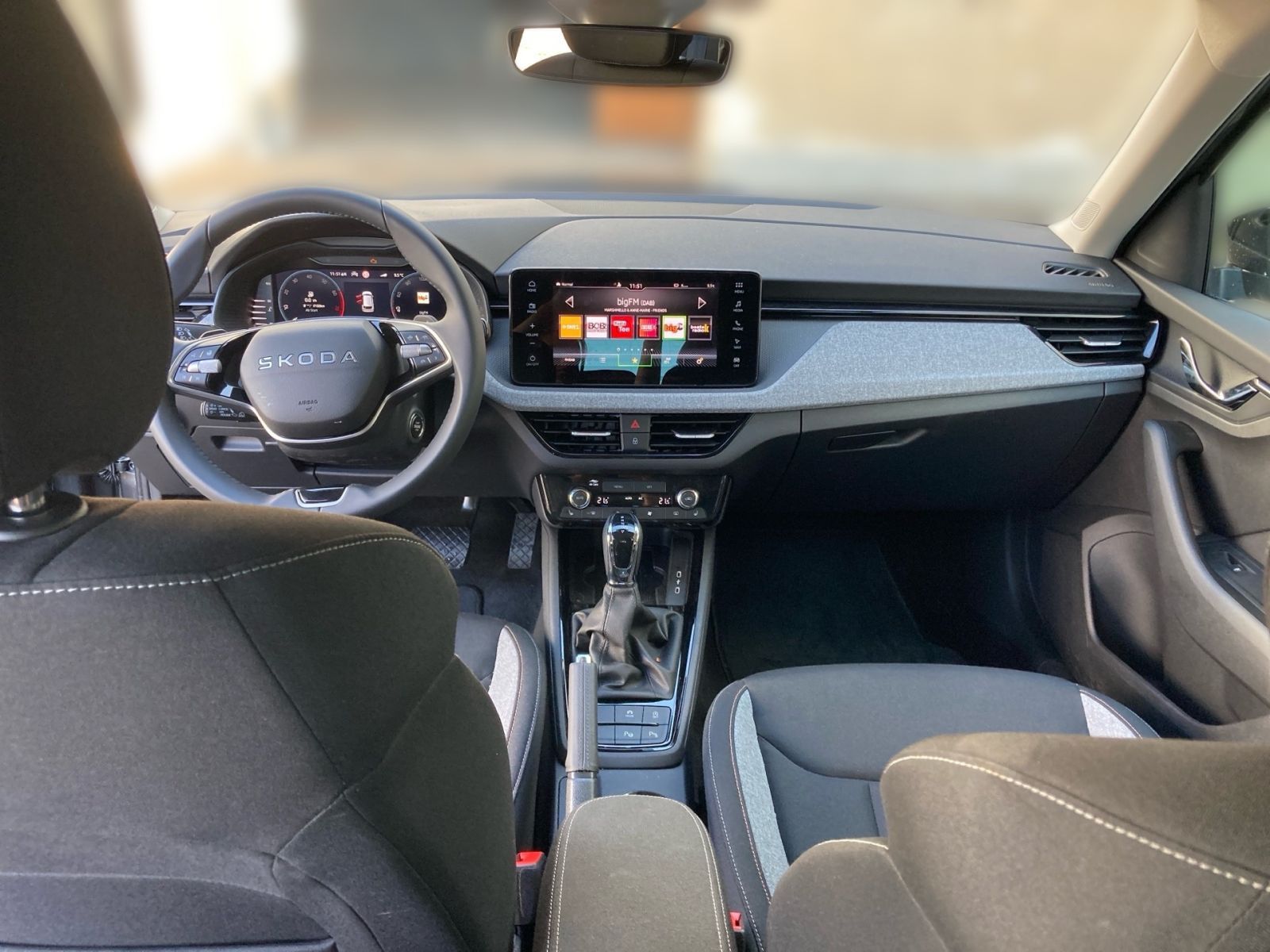 Fahrzeugabbildung SKODA Kamiq Tour 1,0 TSI 116PS DSG ACC Kamera PDC SHZ