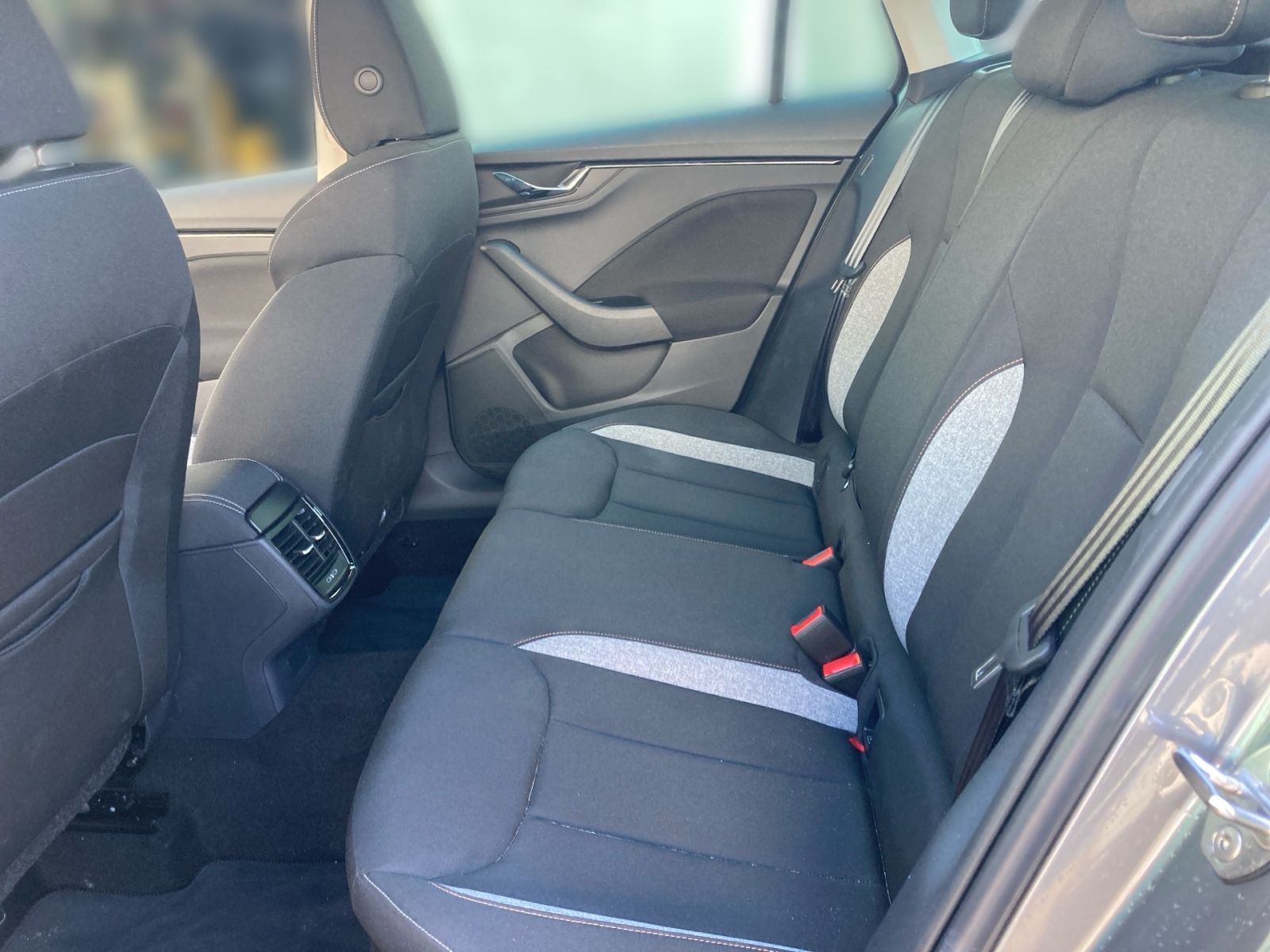 Fahrzeugabbildung SKODA Kamiq Tour 1,0 TSI 116PS DSG ACC Kamera PDC SHZ