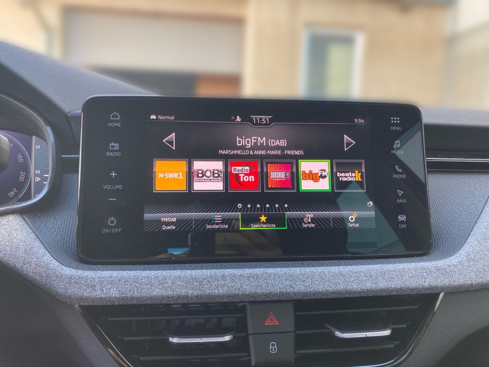 Fahrzeugabbildung SKODA Kamiq Tour 1,0 TSI 116PS DSG ACC Kamera PDC SHZ