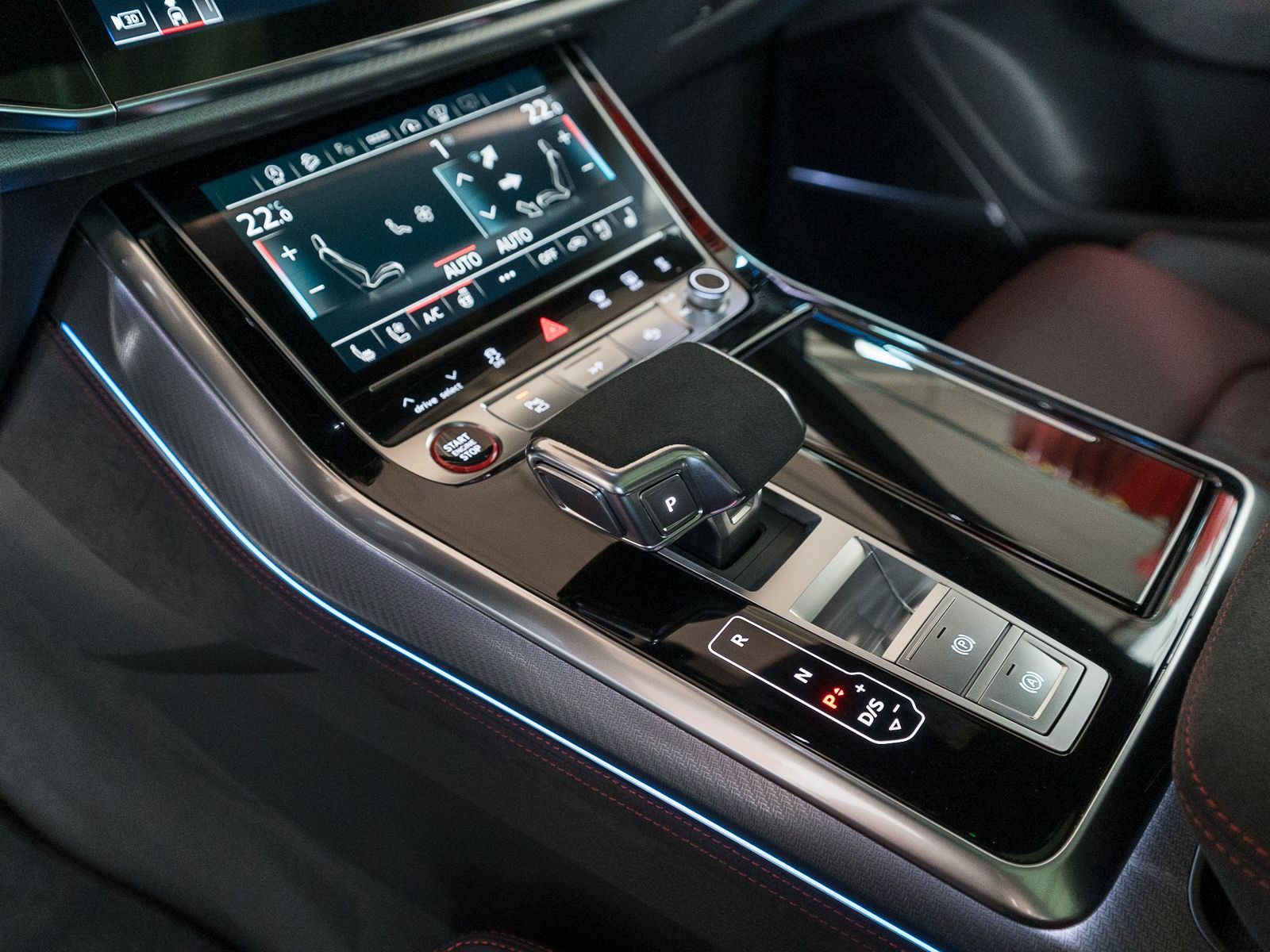 Fahrzeugabbildung Audi RS Q8 SUV performance 471(640) kW(PS) tiptronic