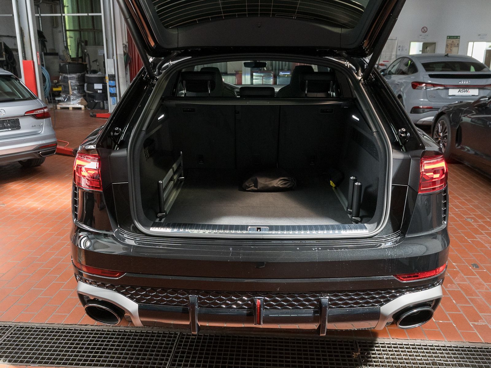 Fahrzeugabbildung Audi RS Q8 SUV performance 471(640) kW(PS) tiptronic