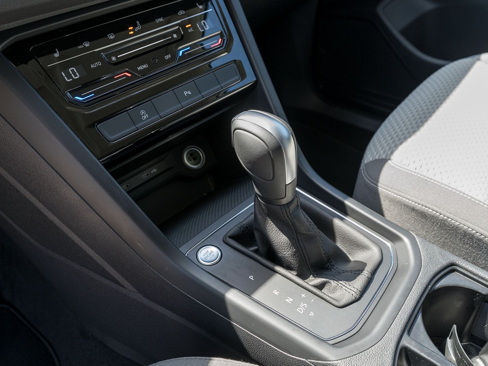Fahrzeugabbildung Volkswagen Touran Comfortline 1.5TSI DSG Nav RFK ACC AHK 7S