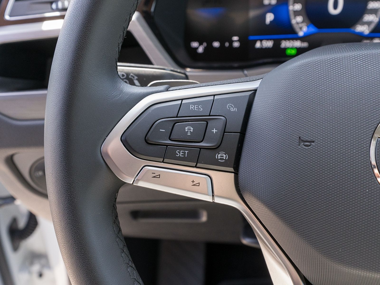 Fahrzeugabbildung Volkswagen Touran Comfortline 1.5TSI DSG Nav RFK ACC AHK 7S