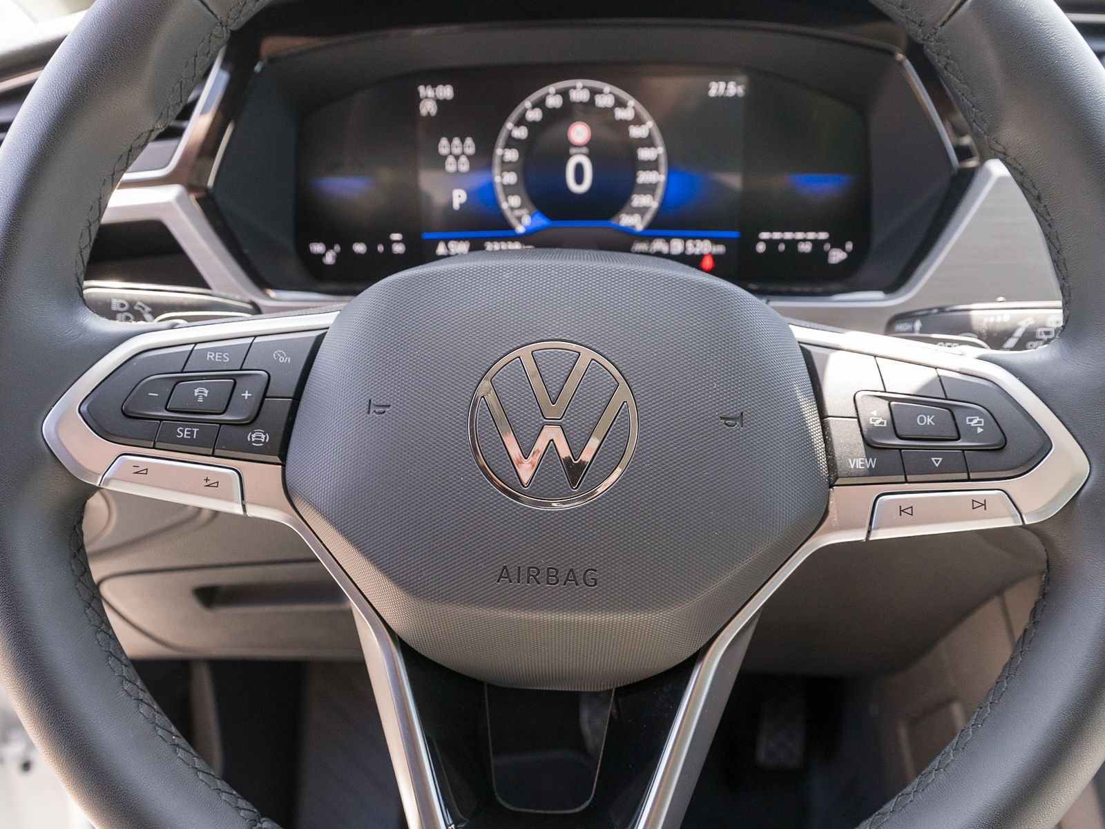 Fahrzeugabbildung Volkswagen Touran Comfortline 1.5TSI DSG Nav RFK ACC AHK 7S