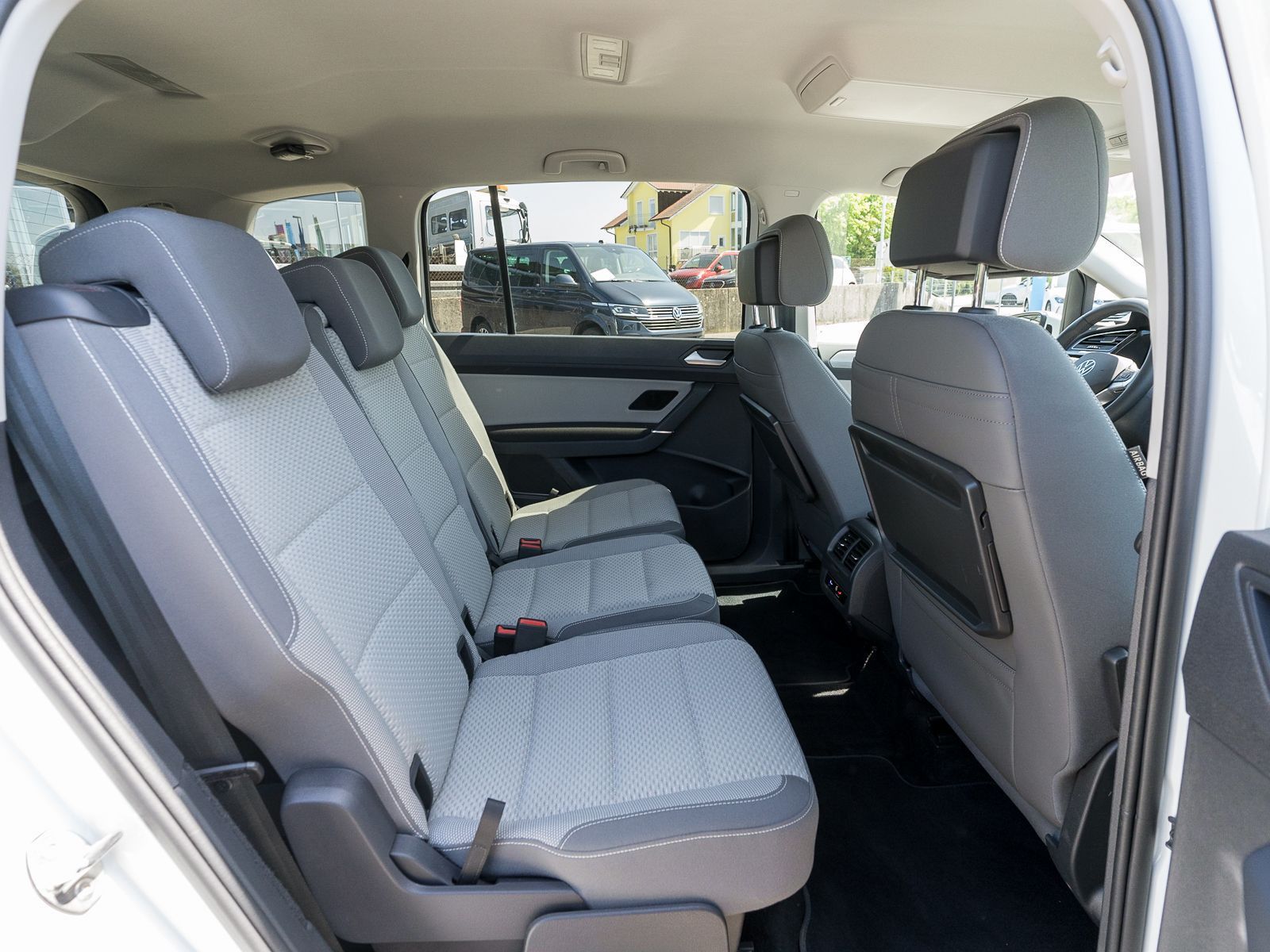 Fahrzeugabbildung Volkswagen Touran Comfortline 1.5TSI DSG Nav RFK ACC AHK 7S