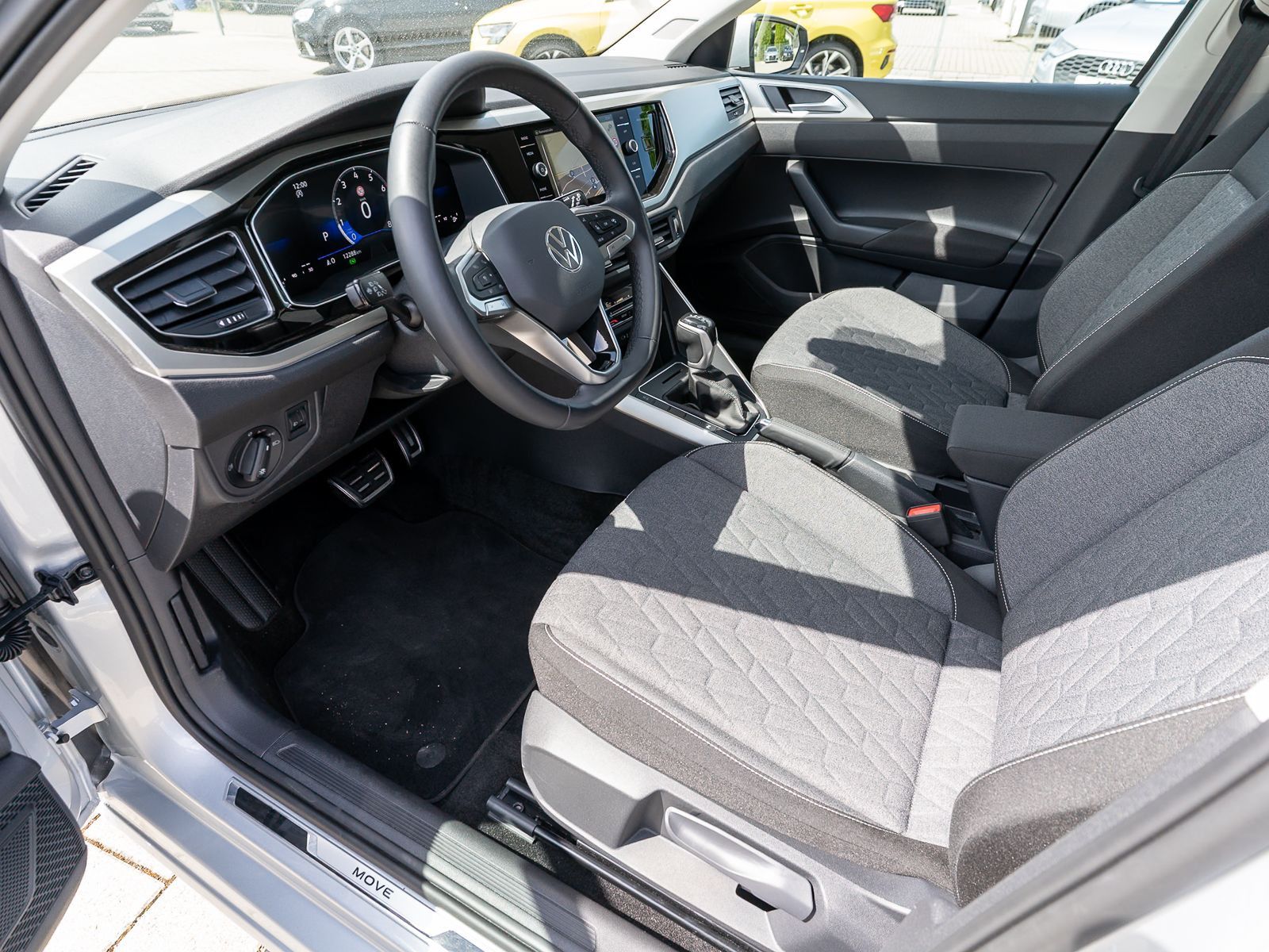 Fahrzeugabbildung Volkswagen Polo Move 1.0 TSI DSG Navi LED ACC RFK AHK