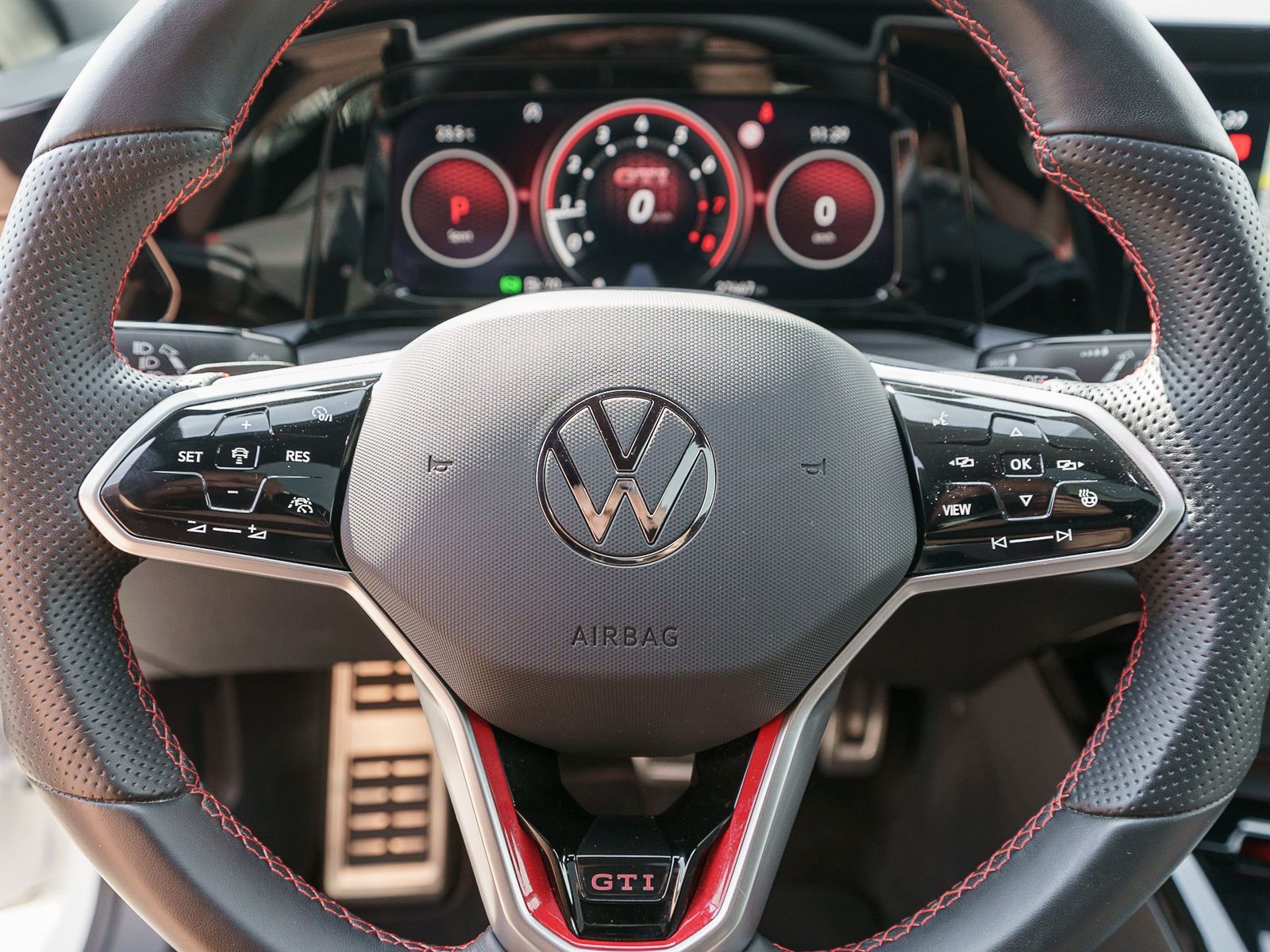 Fahrzeugabbildung Volkswagen Golf GTI Clubsport 2.0 TSI DSG LED Navi DCC Pano