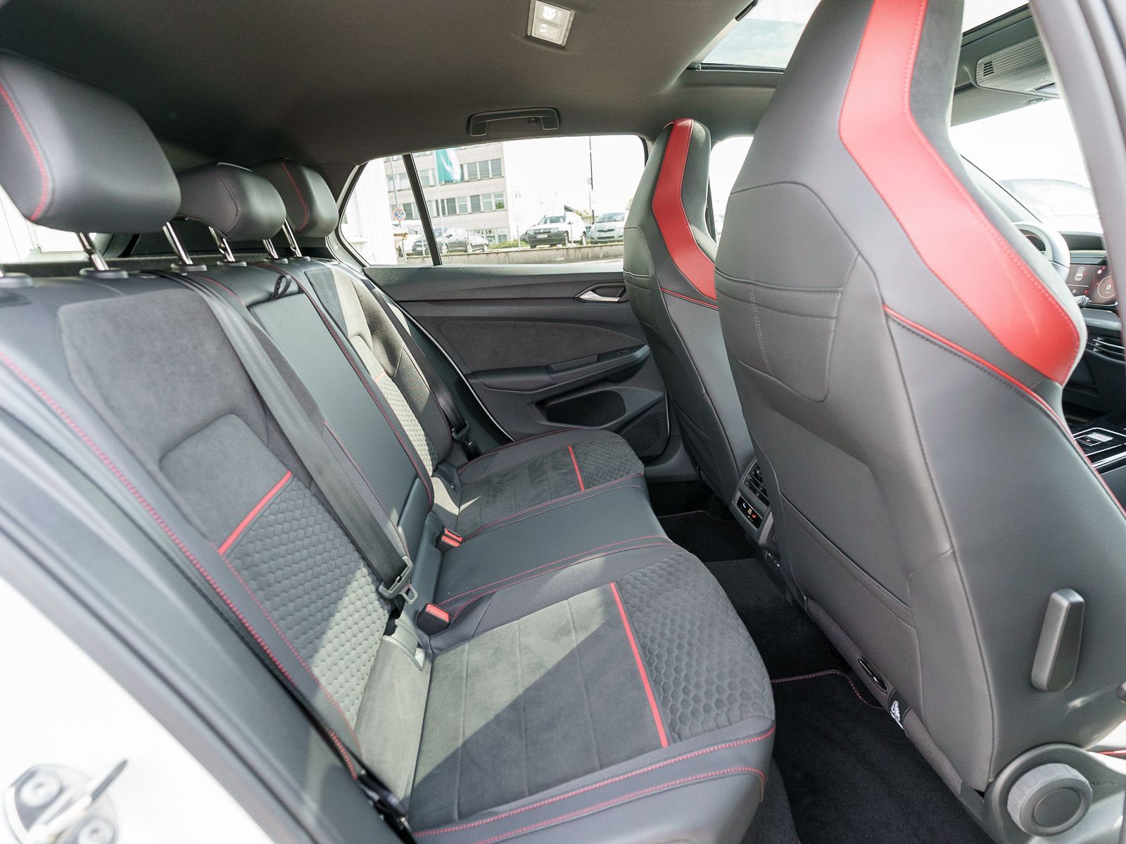 Fahrzeugabbildung Volkswagen Golf GTI Clubsport 2.0 TSI DSG LED Navi DCC Pano