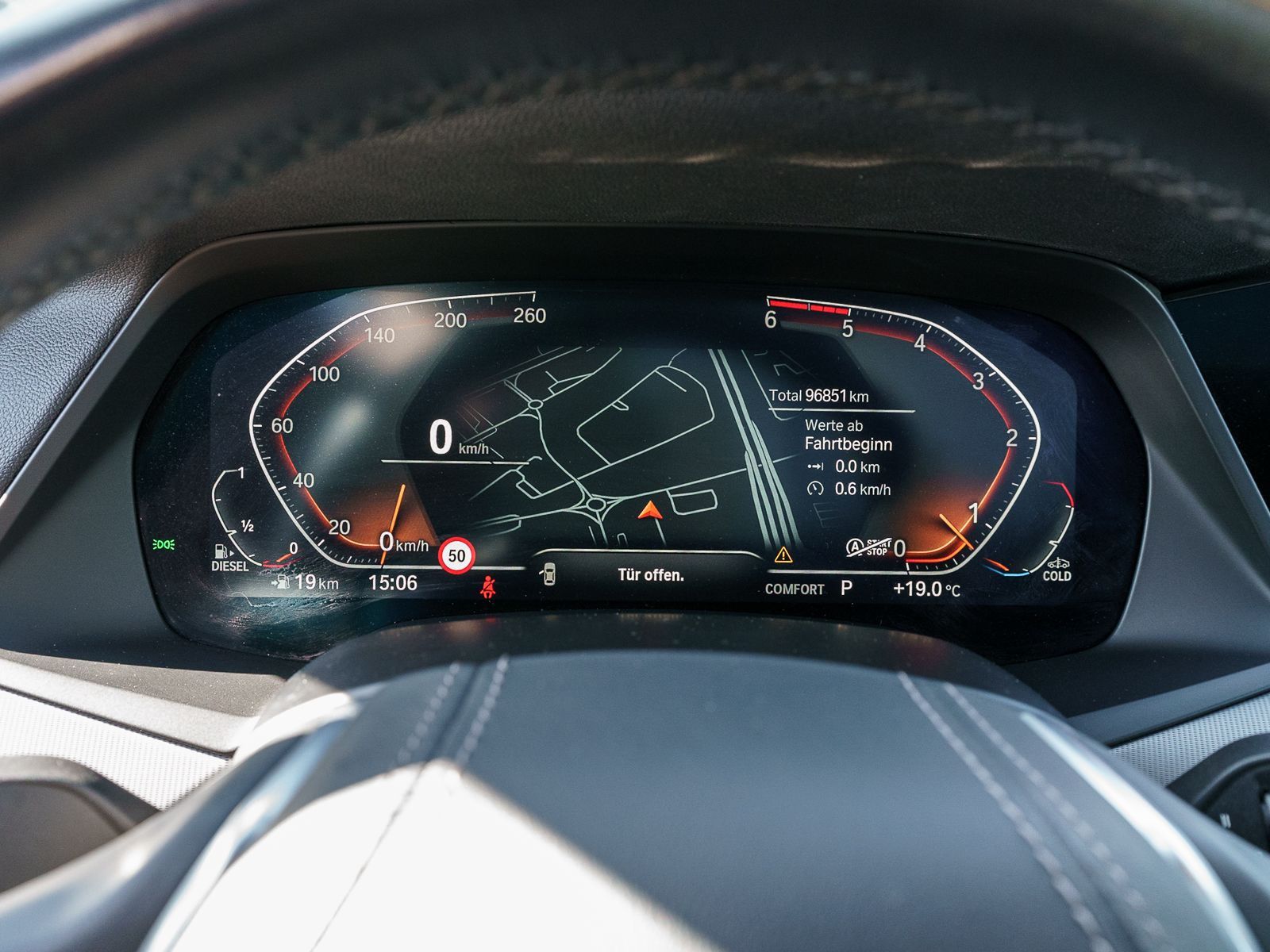 Fahrzeugabbildung BMW X5 xDrive 30d Automatik LED Navi HUD LEDER Pano