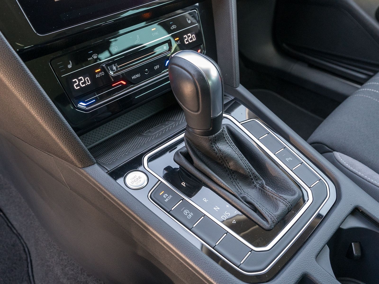 Fahrzeugabbildung Volkswagen Passat Alltrack 2,0 TDI 4M DSG LED NAVI AHK RFK