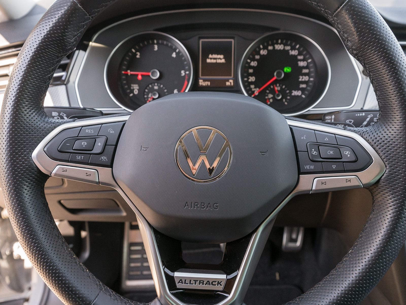 Fahrzeugabbildung Volkswagen Passat Alltrack 2,0 TDI 4M DSG LED NAVI AHK RFK