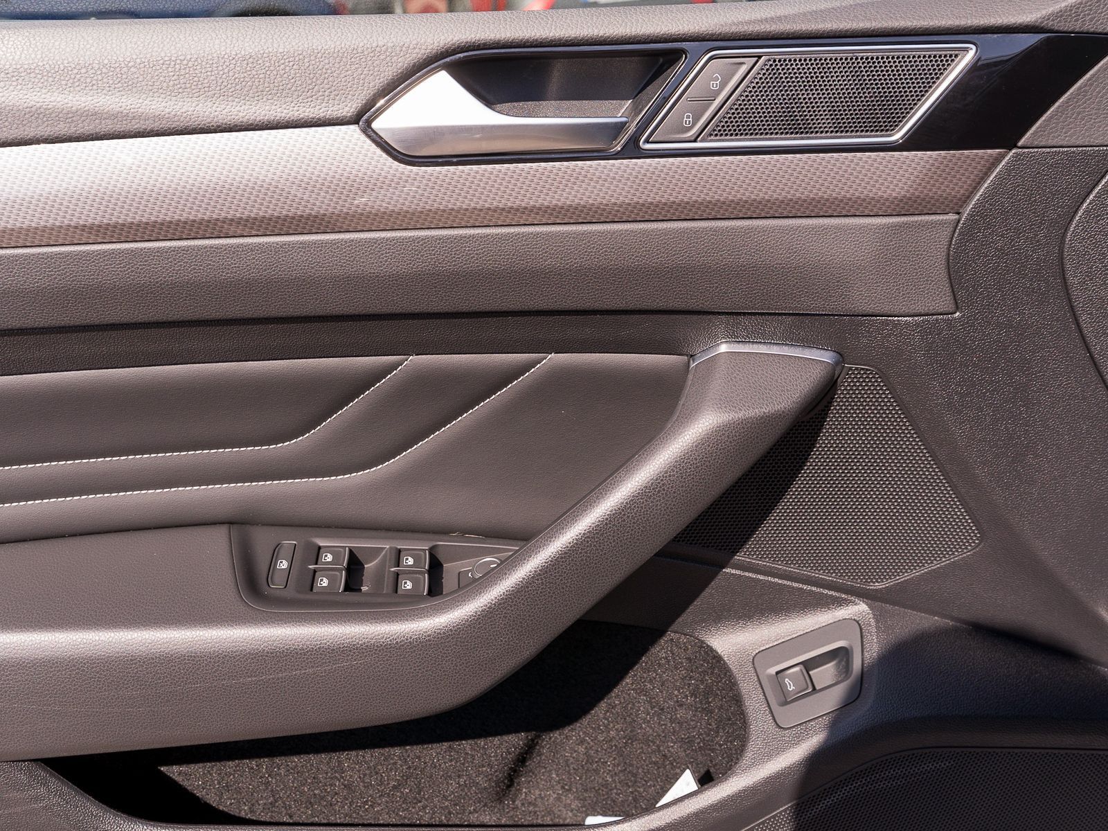 Fahrzeugabbildung Volkswagen Passat Alltrack 2,0 TDI 4M DSG LED NAVI AHK RFK