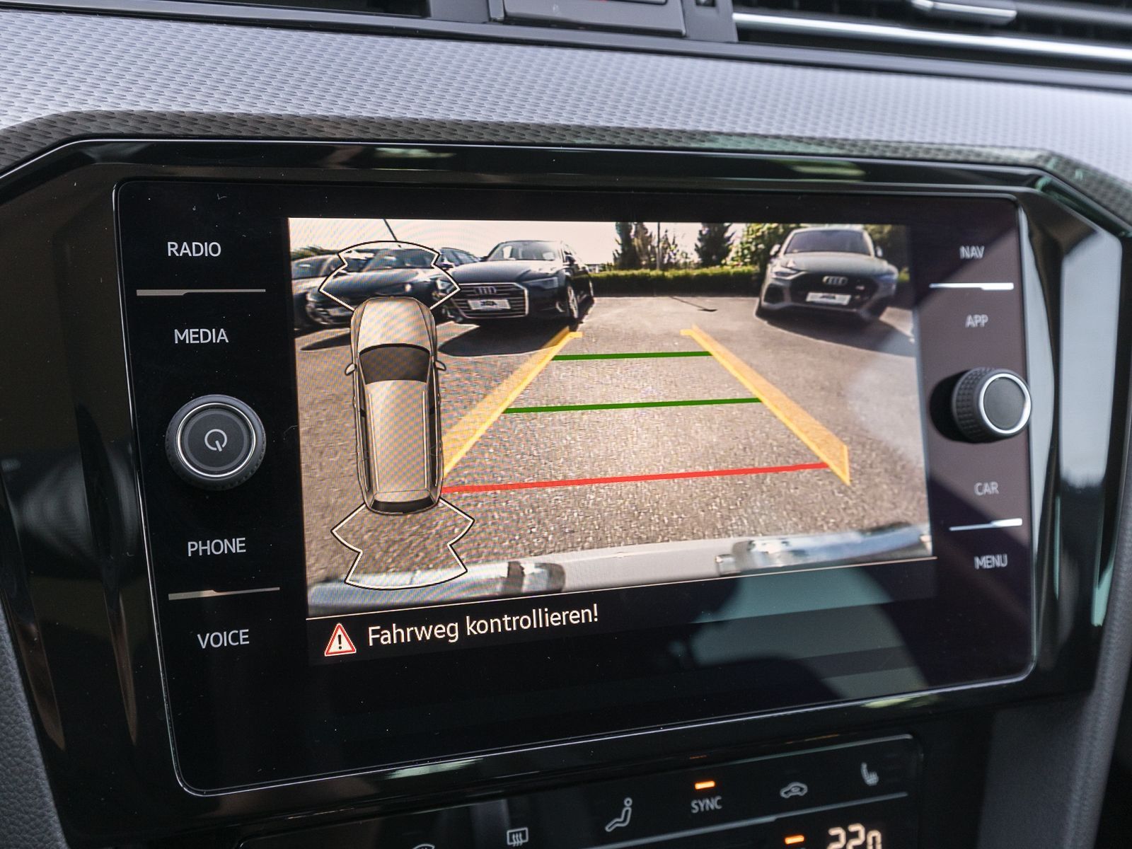 Fahrzeugabbildung Volkswagen Passat Alltrack 2,0 TDI 4M DSG LED NAVI AHK RFK