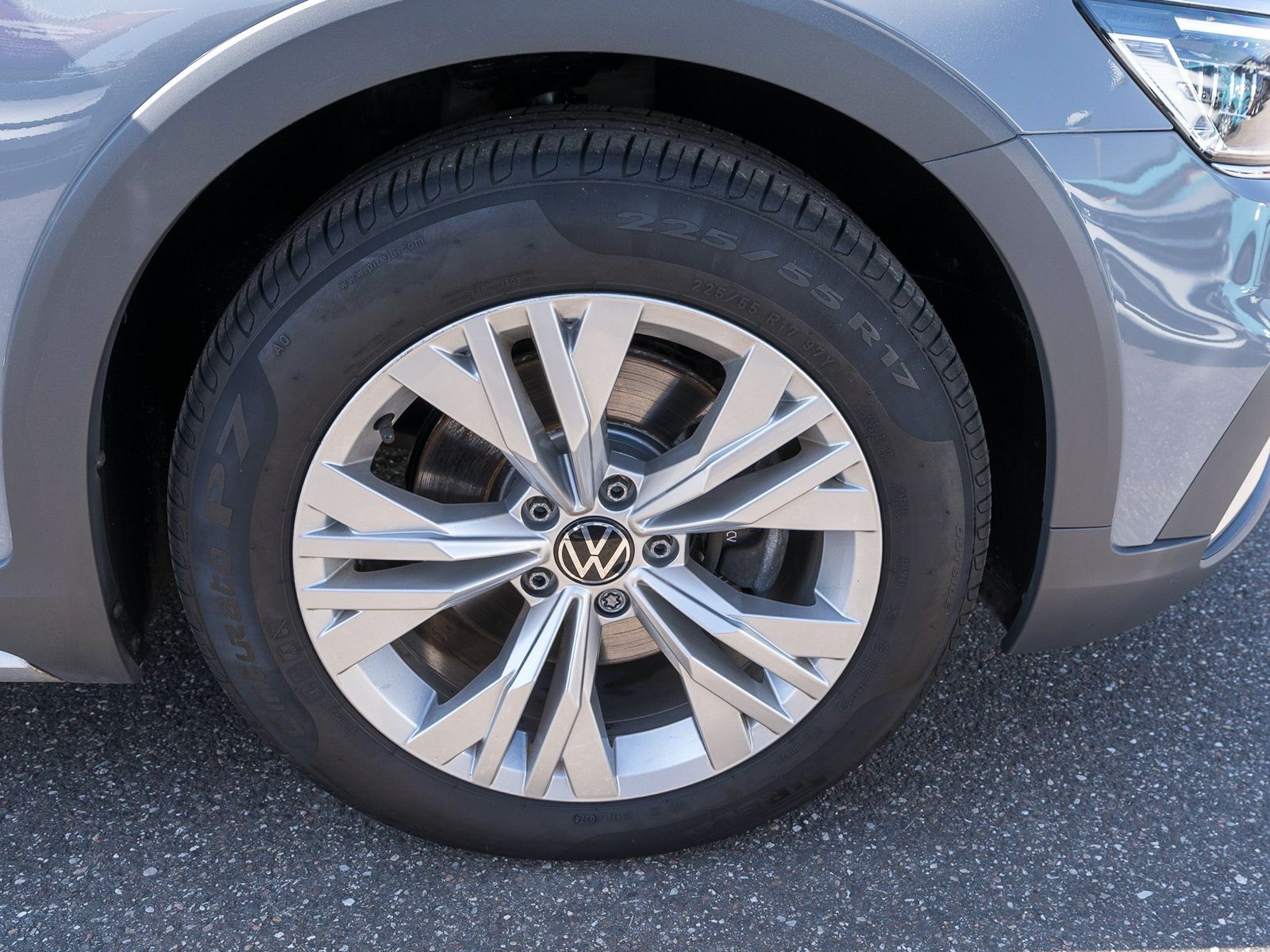 Fahrzeugabbildung Volkswagen Passat Alltrack 2,0 TDI 4M DSG LED NAVI AHK RFK