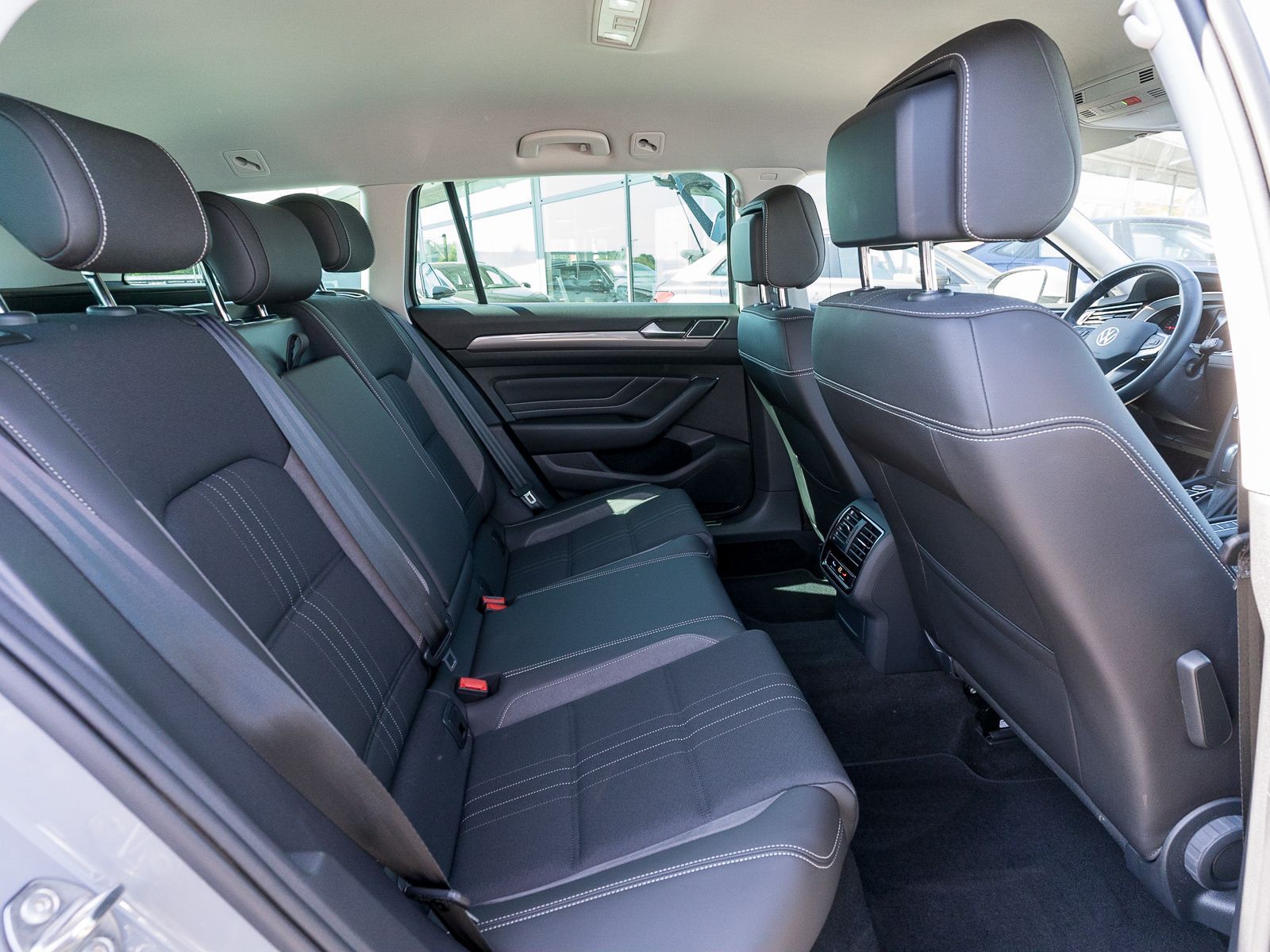 Fahrzeugabbildung Volkswagen Passat Alltrack 2,0 TDI 4M DSG LED NAVI AHK RFK