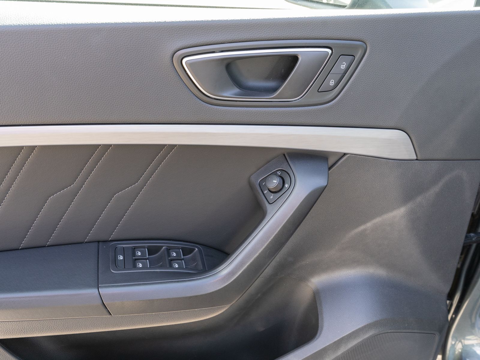 Fahrzeugabbildung SEAT Ateca FR 2.0TSI 4Drive DSG Navi RFK PANO Stdhzg