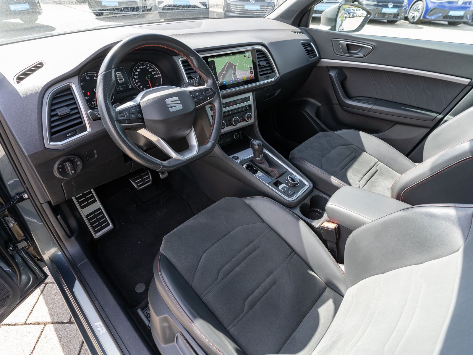 Fahrzeugabbildung SEAT Ateca FR 2.0TSI 4Drive DSG Navi RFK PANO Stdhzg