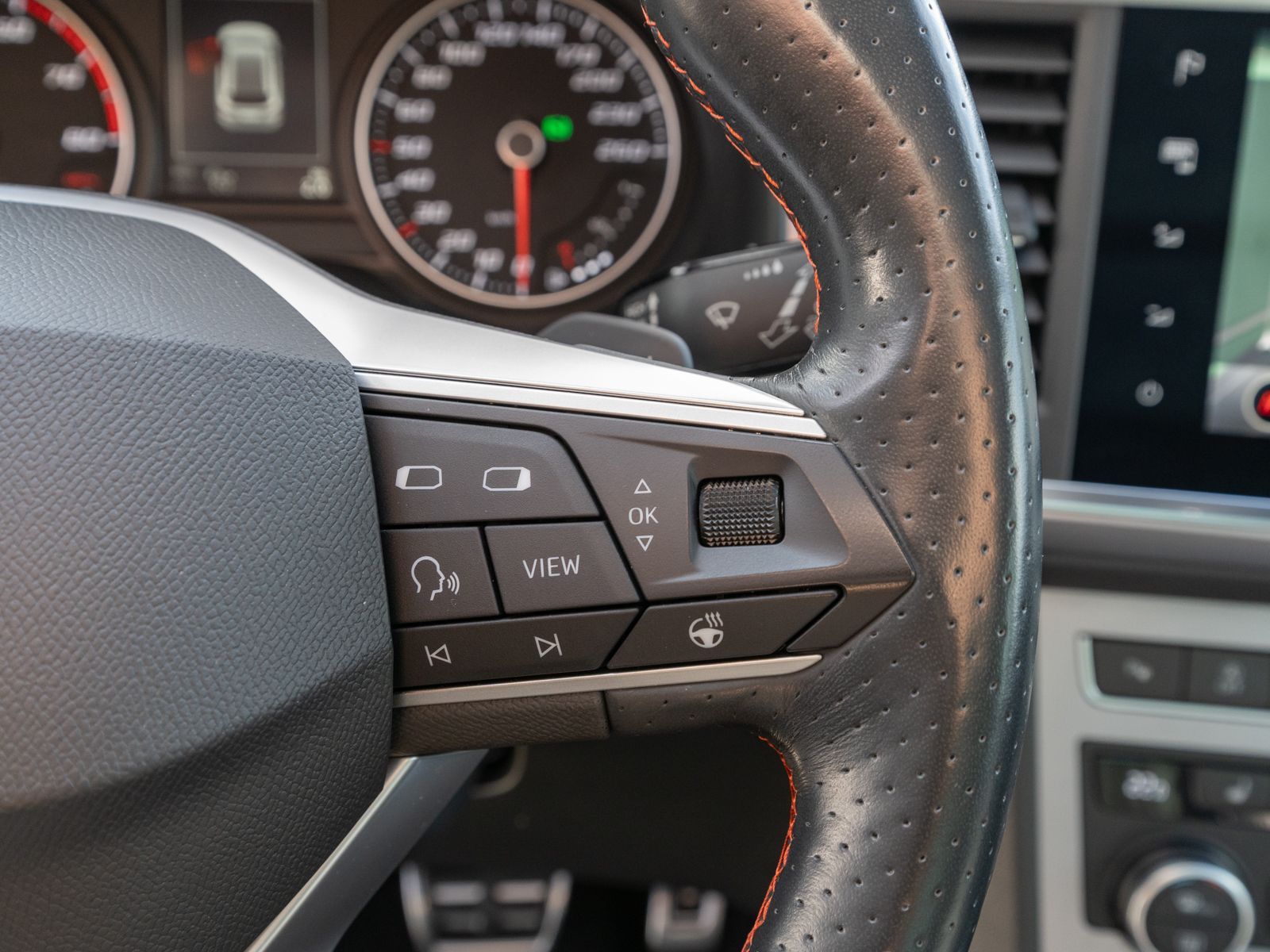 Fahrzeugabbildung SEAT Ateca FR 2.0TSI 4Drive DSG Navi RFK PANO Stdhzg
