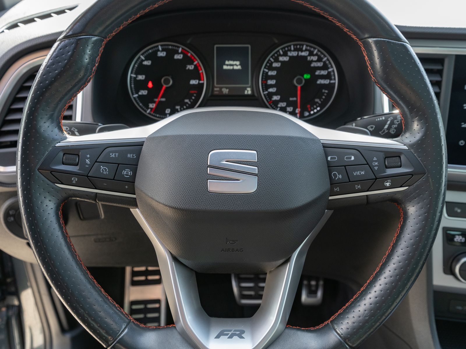 Fahrzeugabbildung SEAT Ateca FR 2.0TSI 4Drive DSG Navi RFK PANO Stdhzg