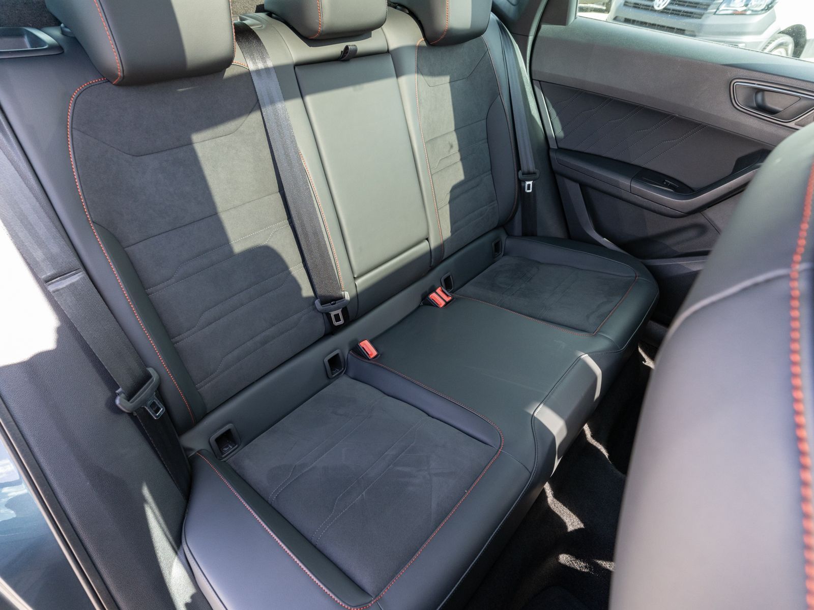 Fahrzeugabbildung SEAT Ateca FR 2.0TSI 4Drive DSG Navi RFK PANO Stdhzg