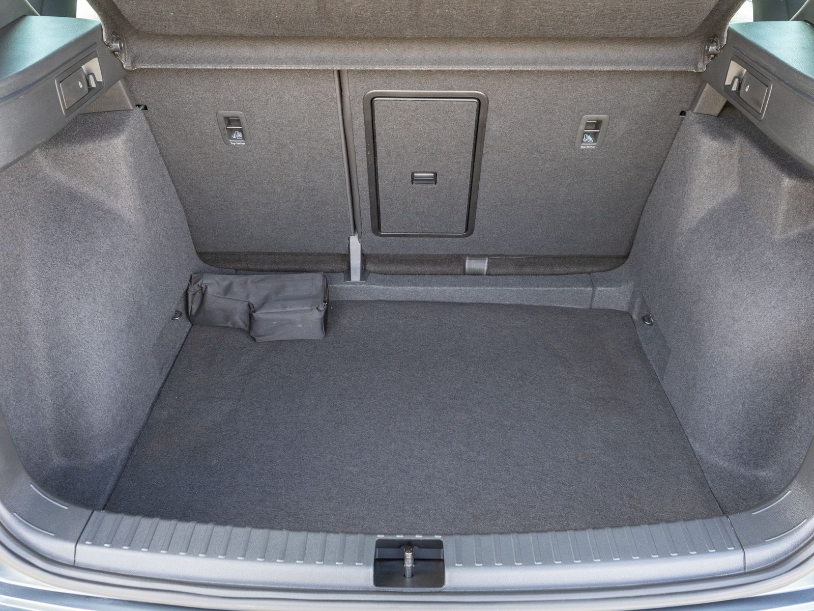 Fahrzeugabbildung SEAT Ateca FR 2.0TSI 4Drive DSG Navi RFK PANO Stdhzg