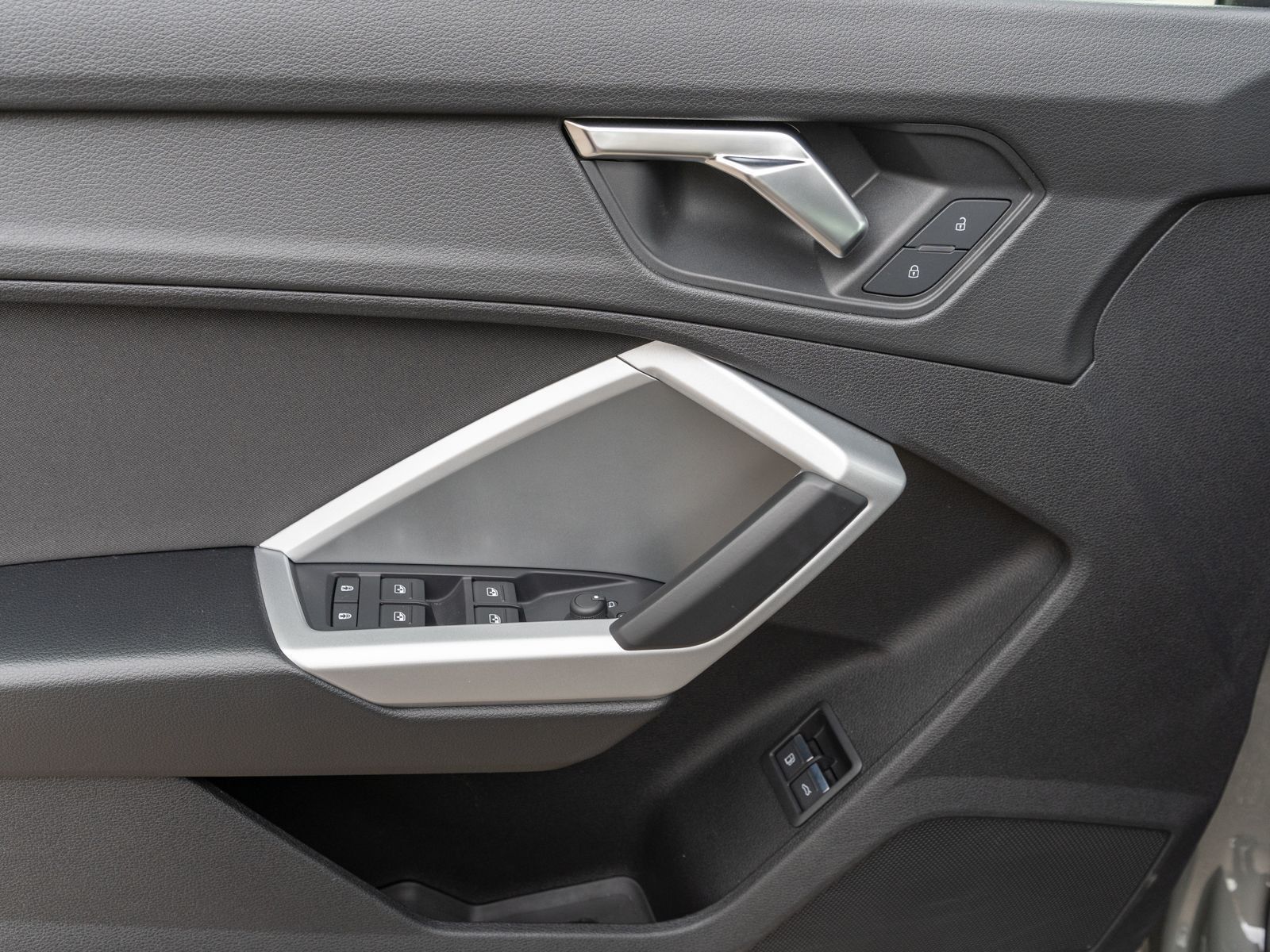 Fahrzeugabbildung Audi Q3 45TFSI e Stronic NAVI LED RFK ACC VC SHZ