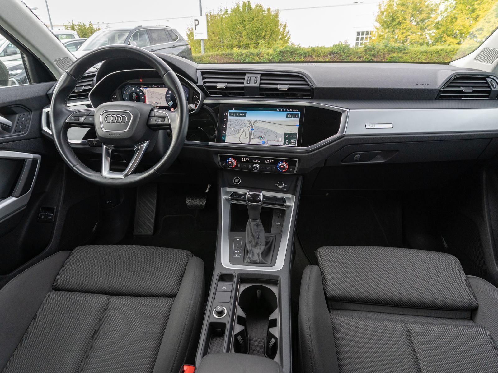 Fahrzeugabbildung Audi Q3 45TFSI e Stronic NAVI LED RFK ACC VC SHZ