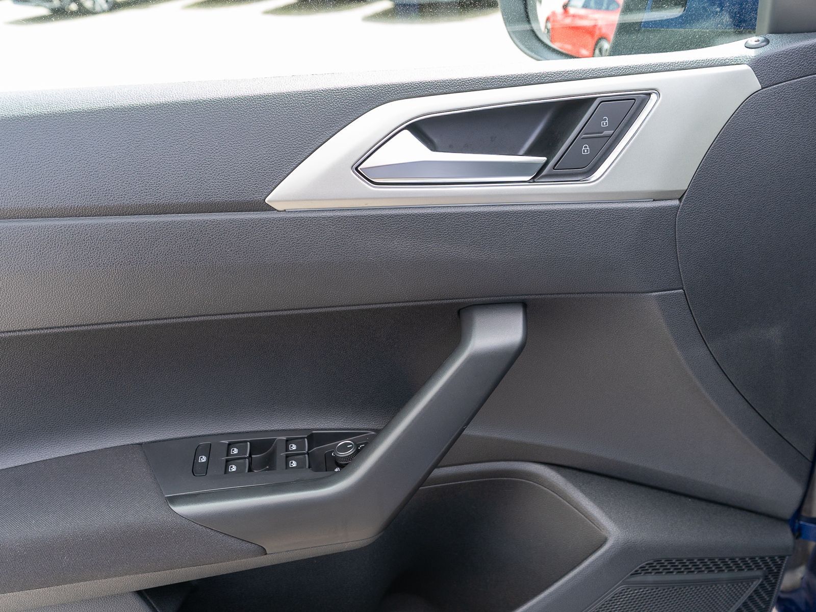 Fahrzeugabbildung Volkswagen Taigo MOVE 1.5 TSI DSG Navi LED VC RFK AHK