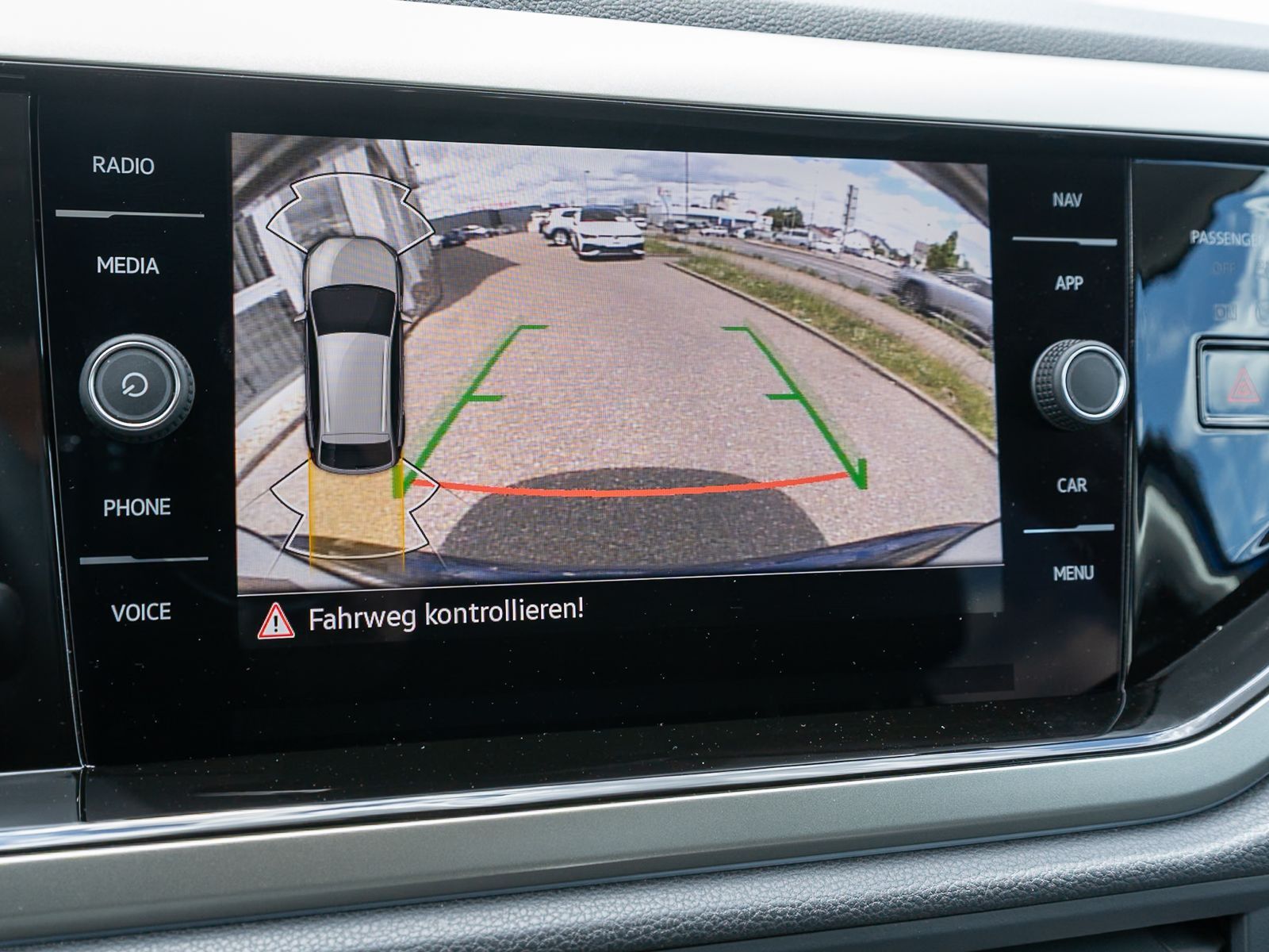 Fahrzeugabbildung Volkswagen Taigo MOVE 1.5 TSI DSG Navi LED VC RFK AHK