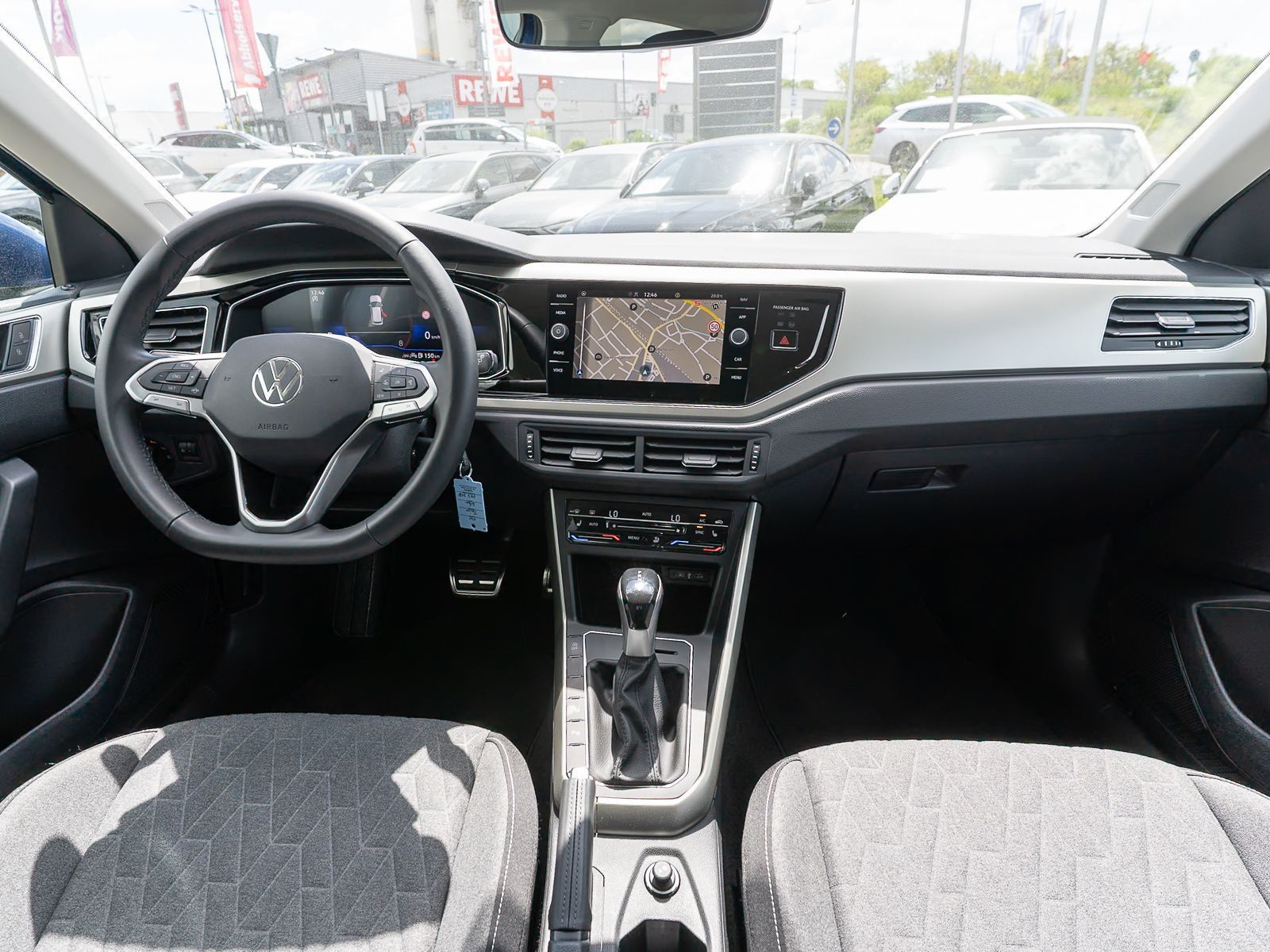 Fahrzeugabbildung Volkswagen Taigo MOVE 1.5 TSI DSG Navi LED VC RFK AHK