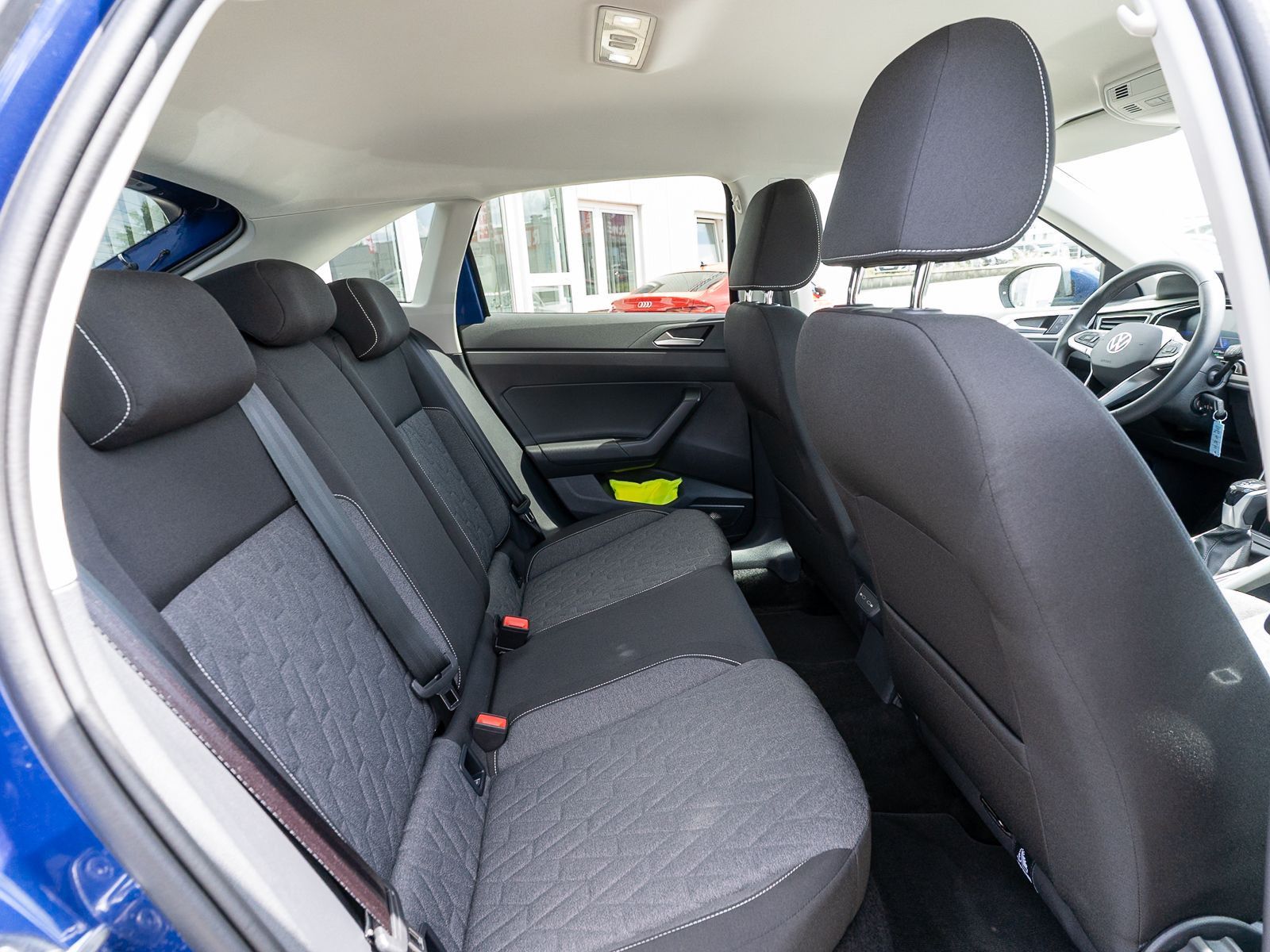 Fahrzeugabbildung Volkswagen Taigo MOVE 1.5 TSI DSG Navi LED VC RFK AHK