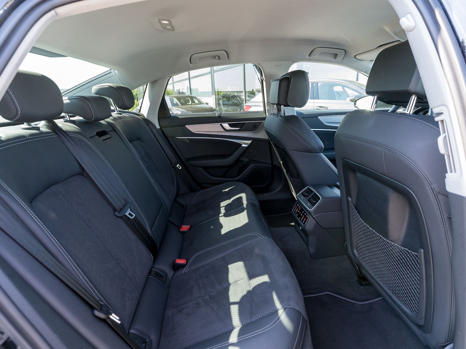 Fahrzeugabbildung Audi A6 Limousine S line 55TFSI e quattro Navi Matrix