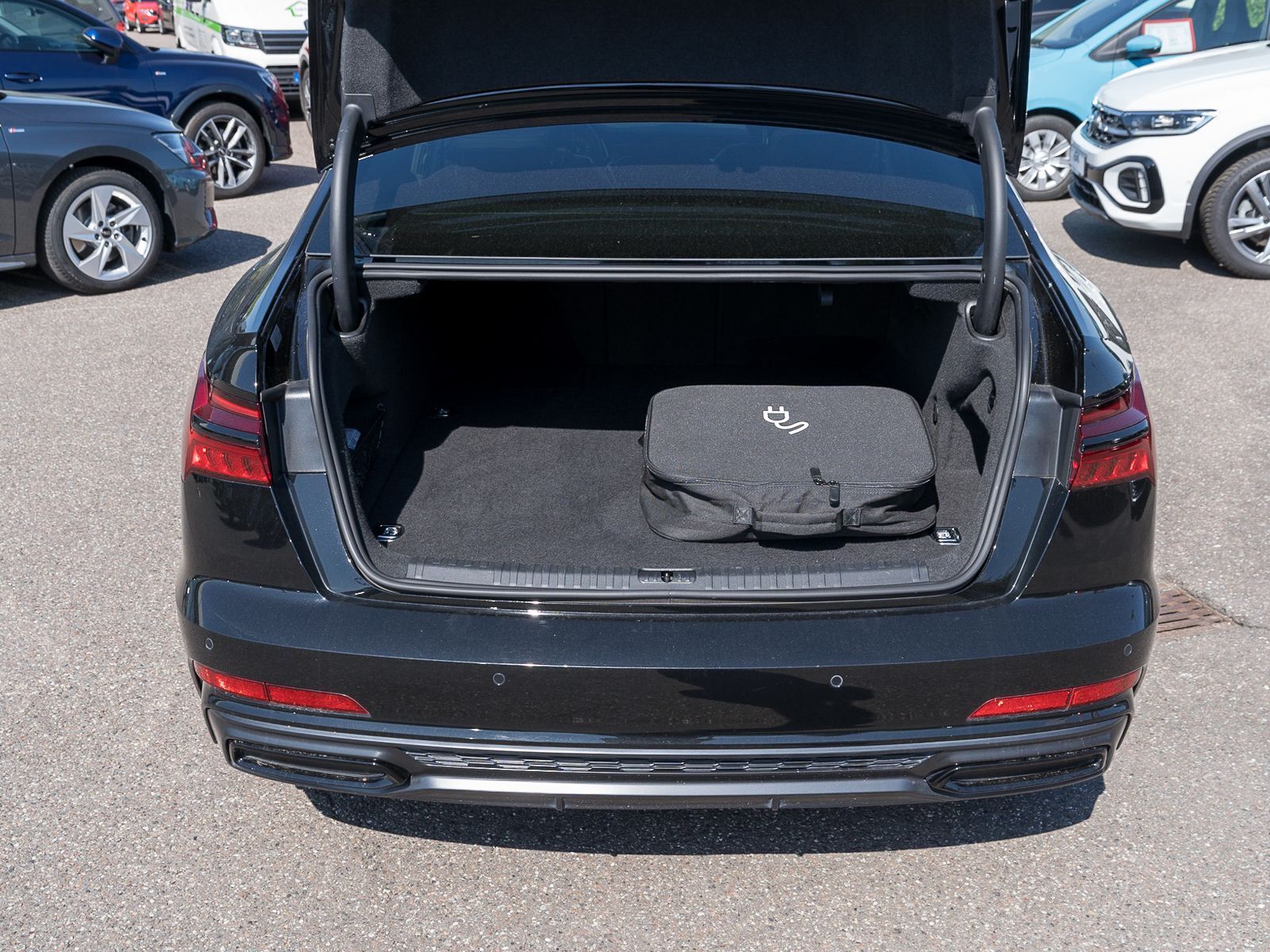 Fahrzeugabbildung Audi A6 Limousine S line 55TFSI e quattro Navi Matrix