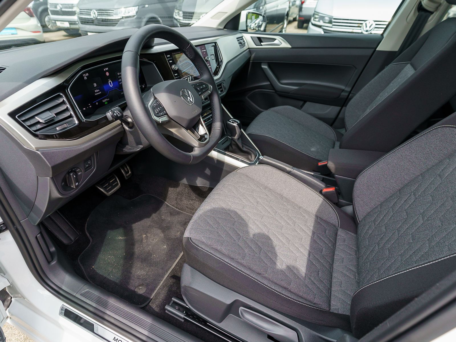 Fahrzeugabbildung Volkswagen Polo MOVE 1.0 TSI DSG Navi LED RFK ACC AHK