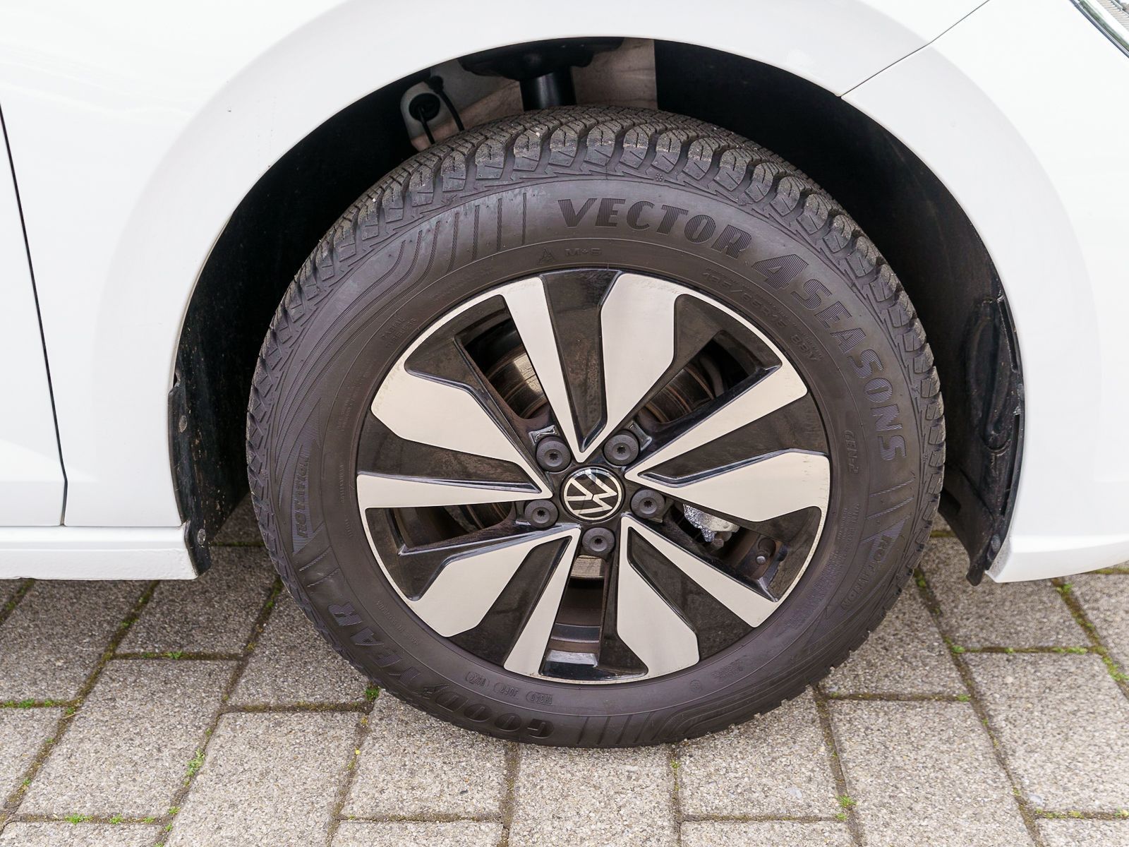 Fahrzeugabbildung Volkswagen Polo MOVE 1.0 TSI DSG Navi LED RFK ACC AHK