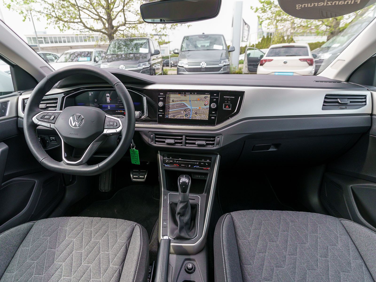 Fahrzeugabbildung Volkswagen Polo MOVE 1.0 TSI DSG Navi LED RFK ACC AHK